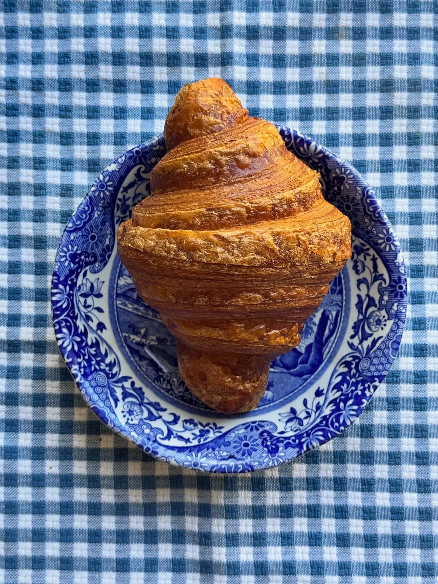 Recent favourites ❤️❤️❤️

1. Most perfect croissant @butter_and_crust 
2 &amp; 3. My new favourite place @cornershop180 
4. Me and my Negroni print at @topdrawerlondon as part of @eastendprints last week 
5. Painting inspo in the National Gallery
6. 