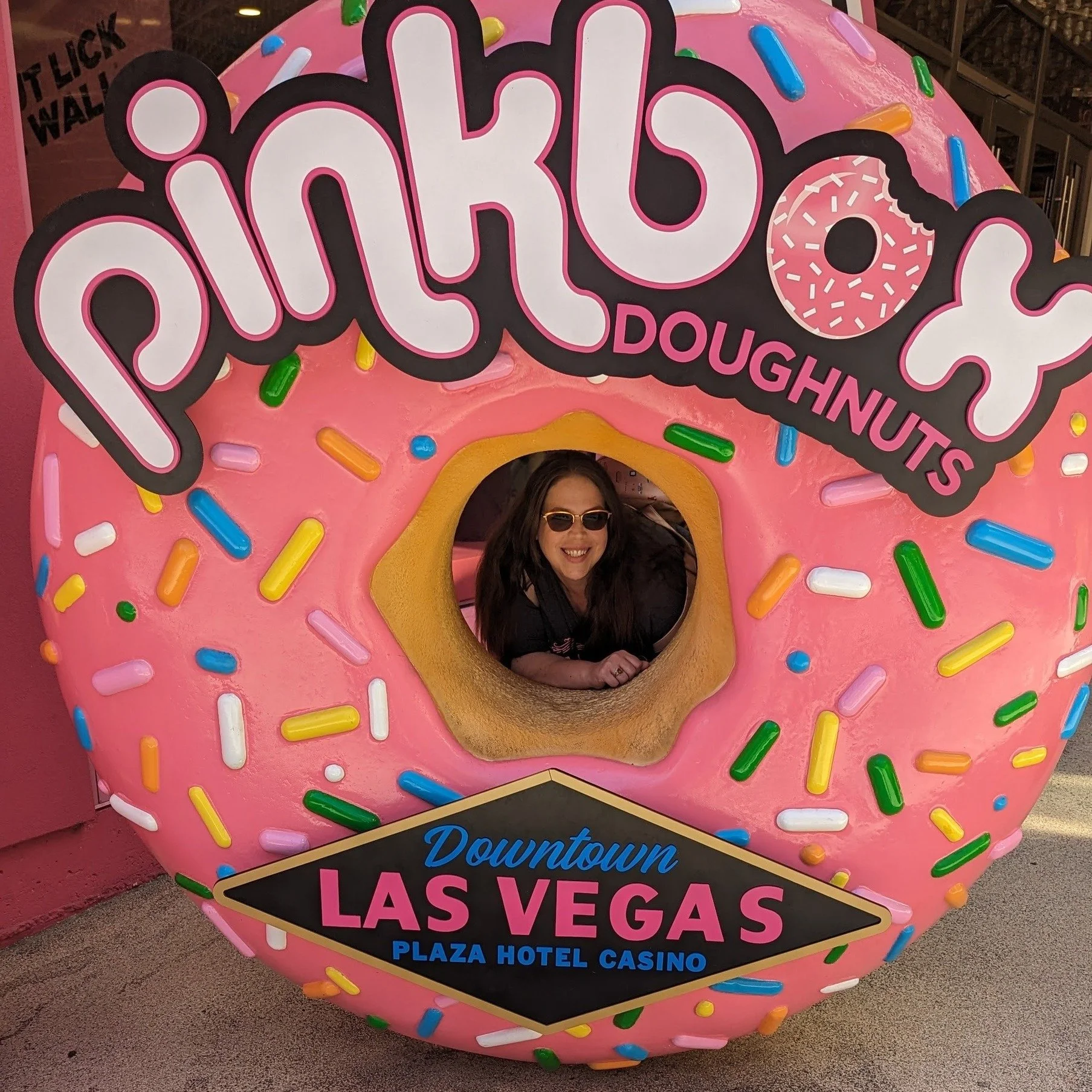 🎉 Las Vegas Adventure with GoCity Pass! 🎉 Swipe left to see the highlights of our 3-day escapade in the Entertainment Capital of the World! 🌟

1️⃣ Eric plans a special day for Amy with a fun game of &quot;This or That.&quot; Brunch at a buffet or 