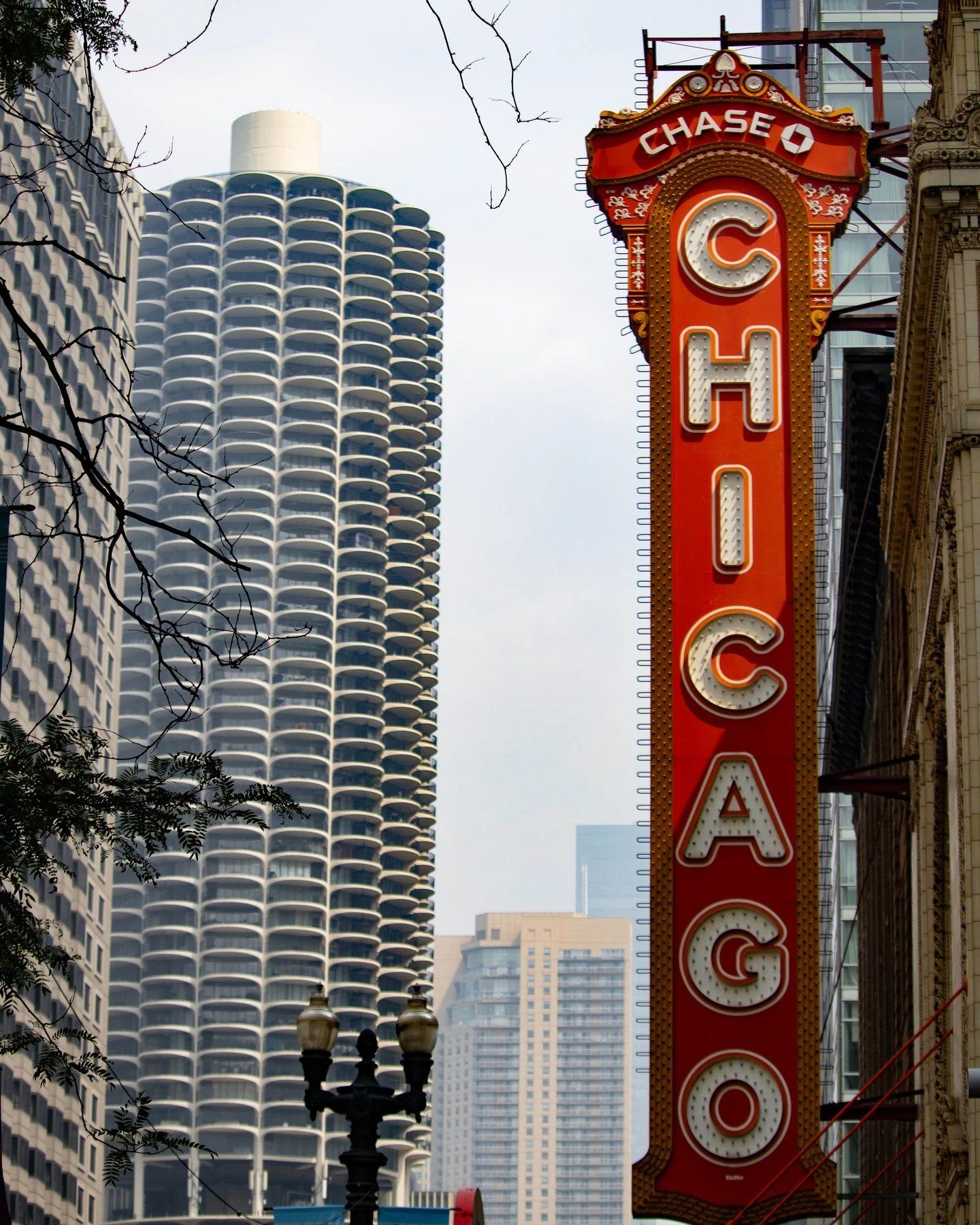 In this episode we are visiting as many free Chicago tourist sights as possible! With just over 24 hours in the city we wanted to see as many Chicago sights as possible. Because we are budget focused we also wanted to be sure we saw as much as possib