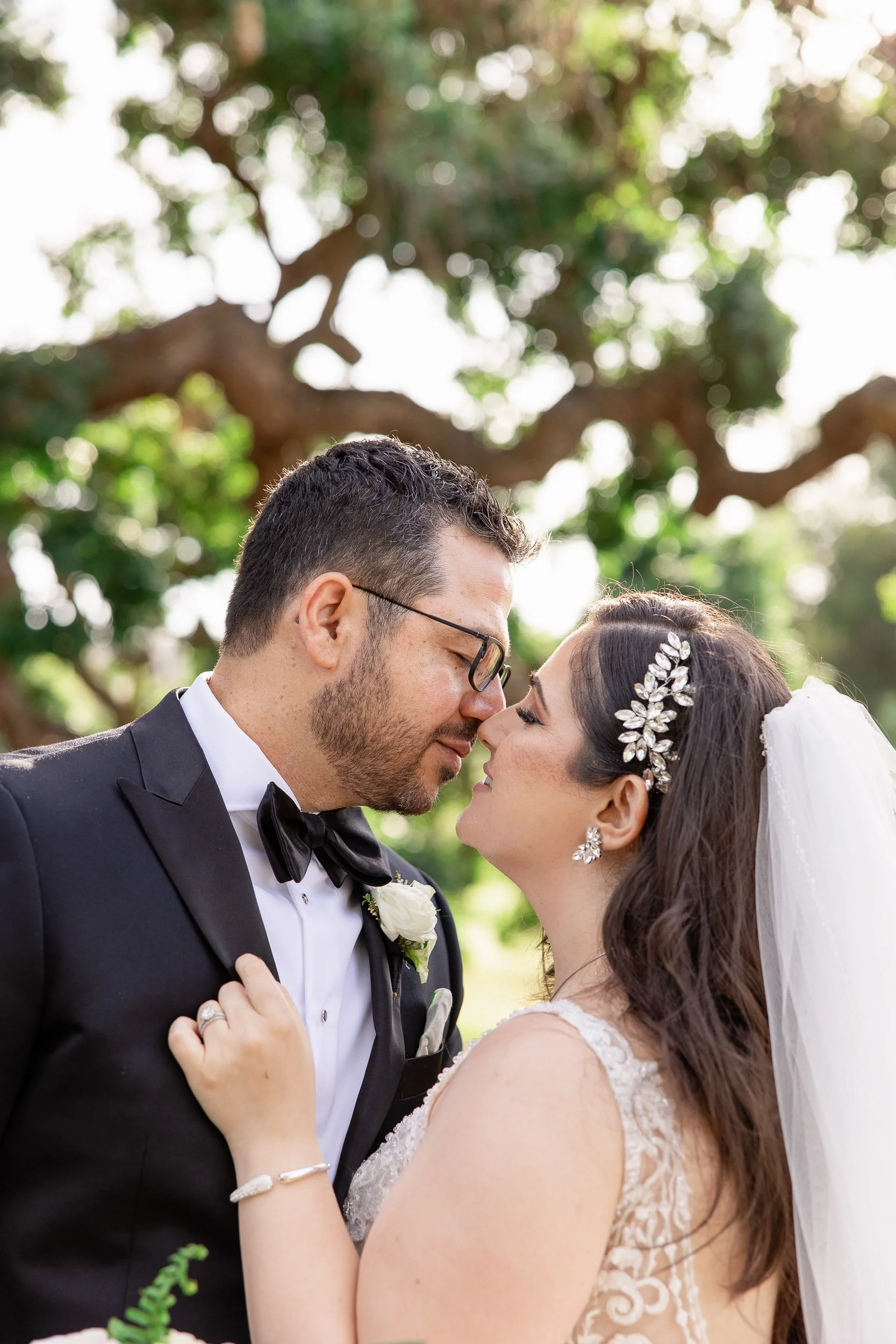 oak tree wedding photo