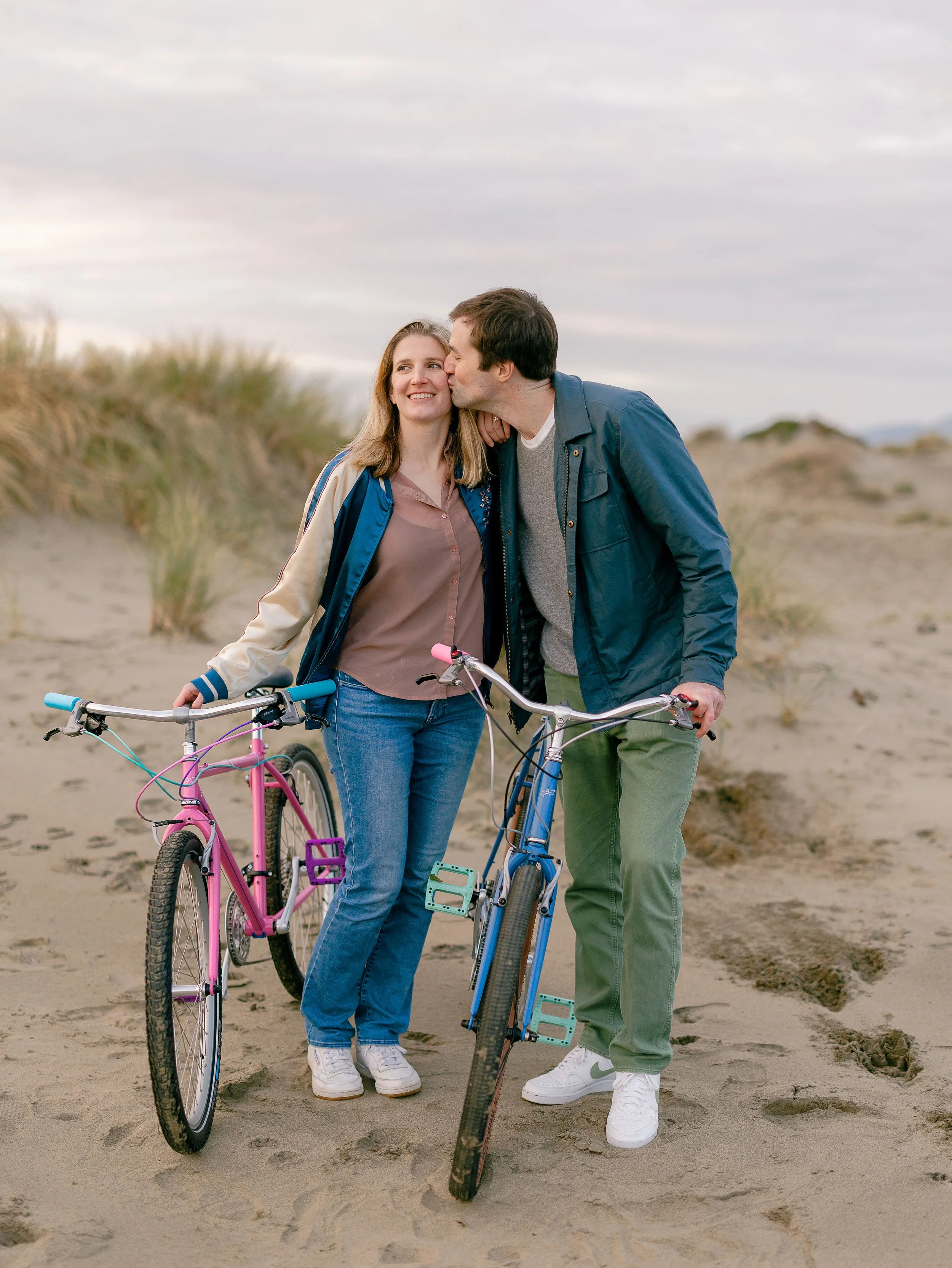 bikes and kisses at ocean beach