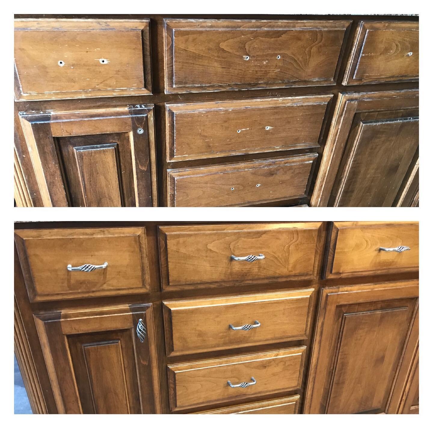 You don&rsquo;t need new cabinets, your woodwork just needs some love! Refinishing your cabinets can boost the value of your home at a fraction of the cost of traditional refinishing. Contact us today to set up a free estimate!

#homedecor #woodrefin