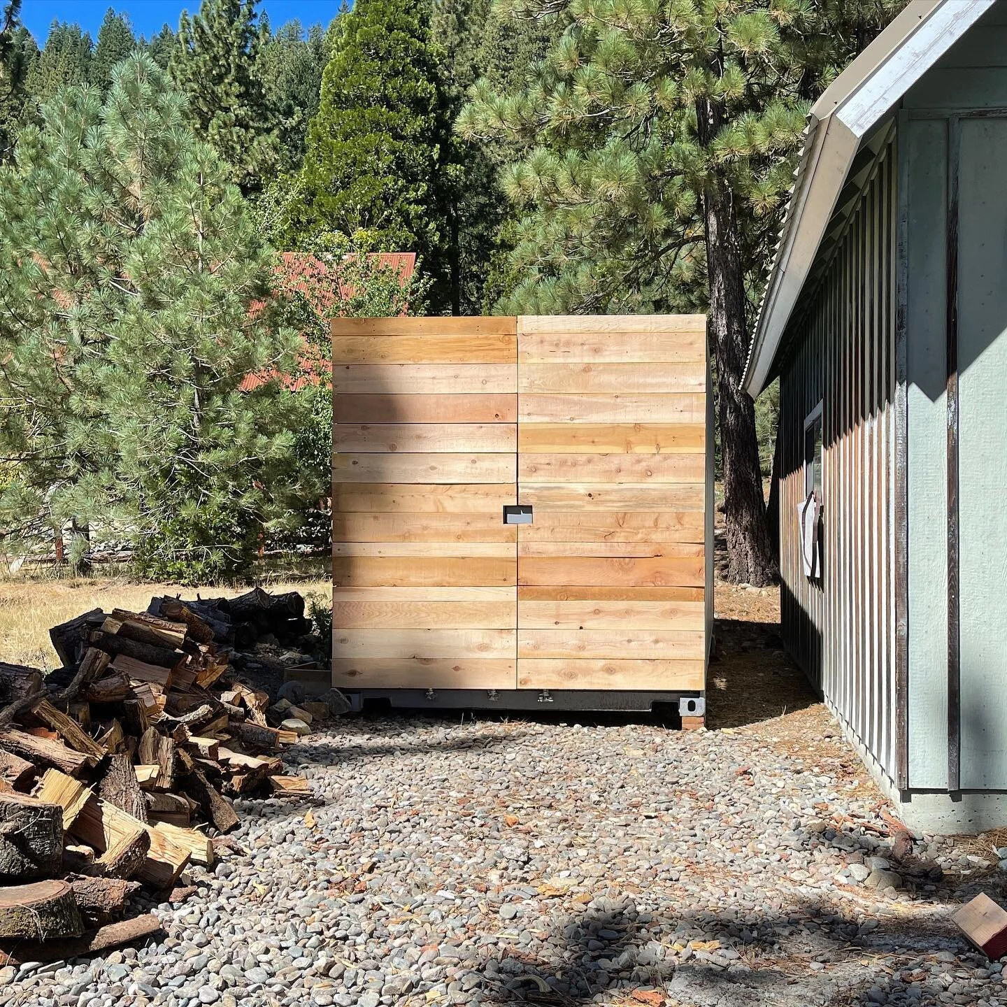 Shipping container makeover

Cheaper and bigger than a shed but kinda a lot of metal to look at so I got some cedar fencing and went to town.  Growing hops up the side to soften the look.

#shippingcontainer #shippingcontainermakeover #diy #cedar #ce