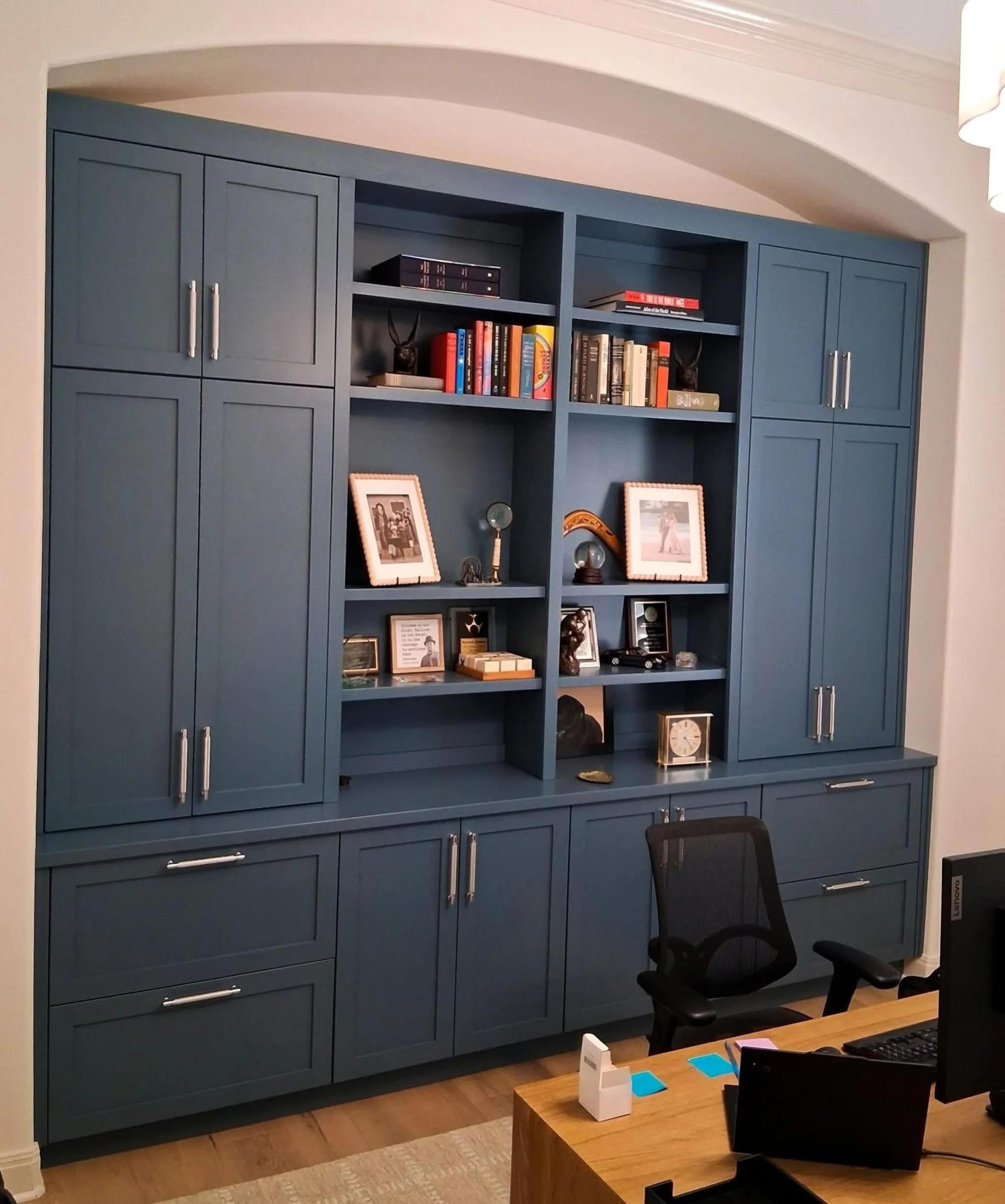 If you want an office like this you know where to go 😉😉 

#customcabinets #customwoodworkingaustin