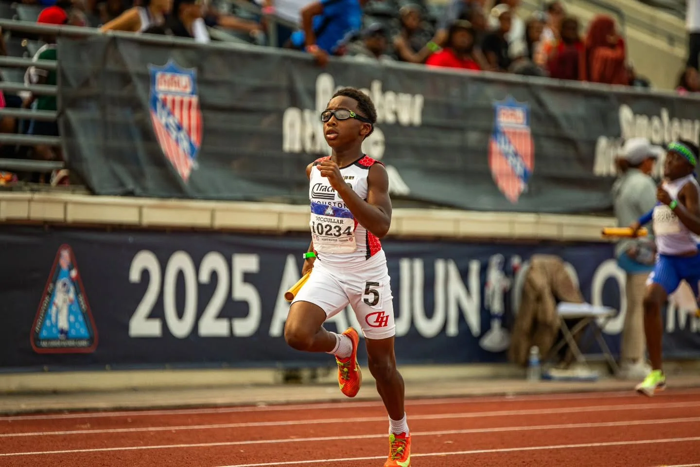 @trackhouston 10u 4x400 wins in a National Record time at the AAU 2025 behind a monster anchor leg!

@aautrackandfield @aausports