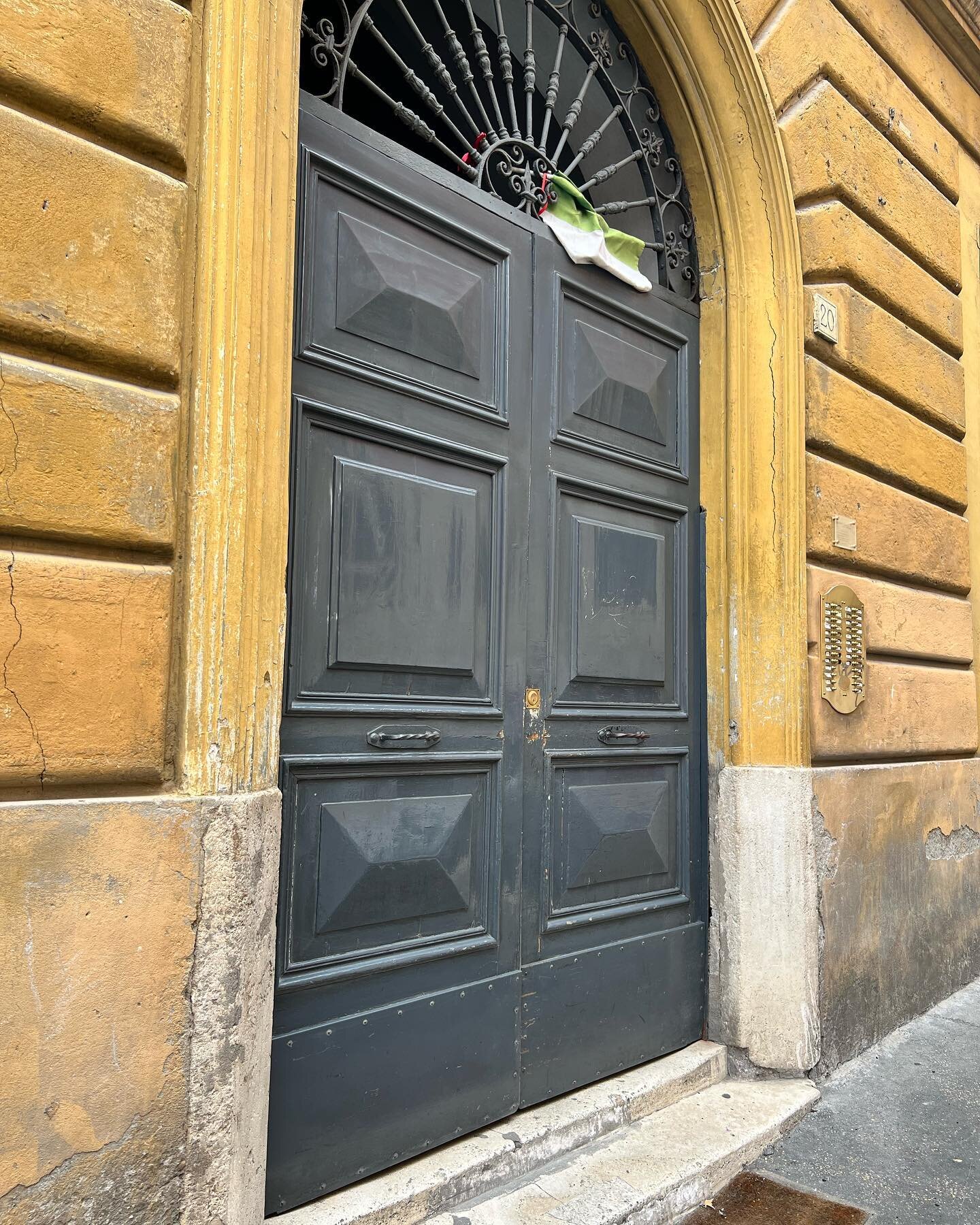 Roma for our last 3 days! This door is our apartment which is modern and beautiful. So crazy to have a modern building and then beside it and ancient ruin. So happy to be back! Ciao there is wine to drink 😝🤓🇮🇹🍷