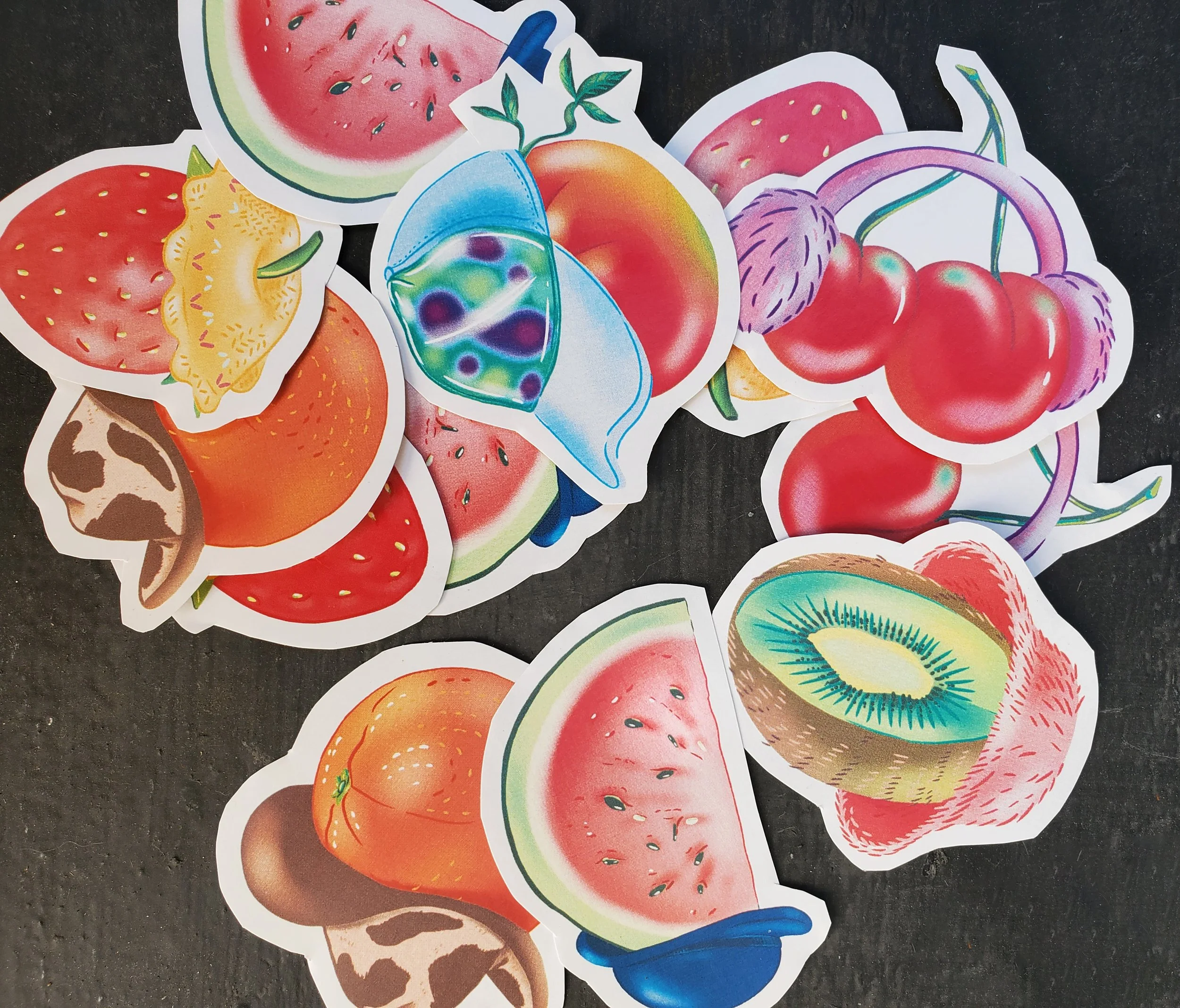 Fruits avec chapeaux