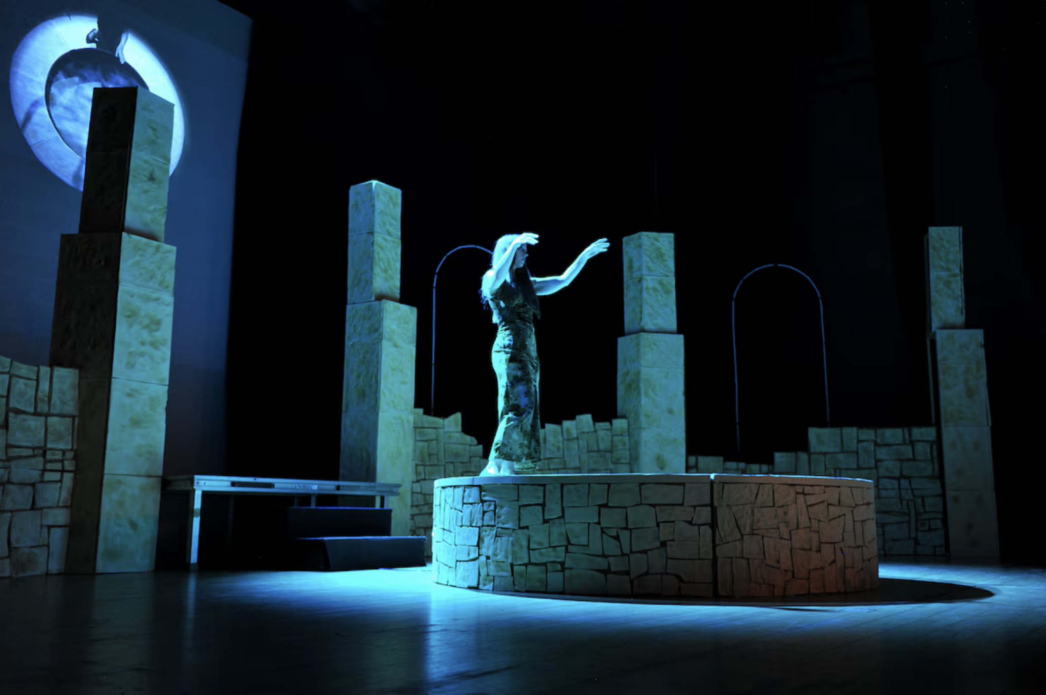 "Lucia di Lammermoor": A Return to Essentials. A rather compelling "unconventional" production of Donizetti’s masterpiece.