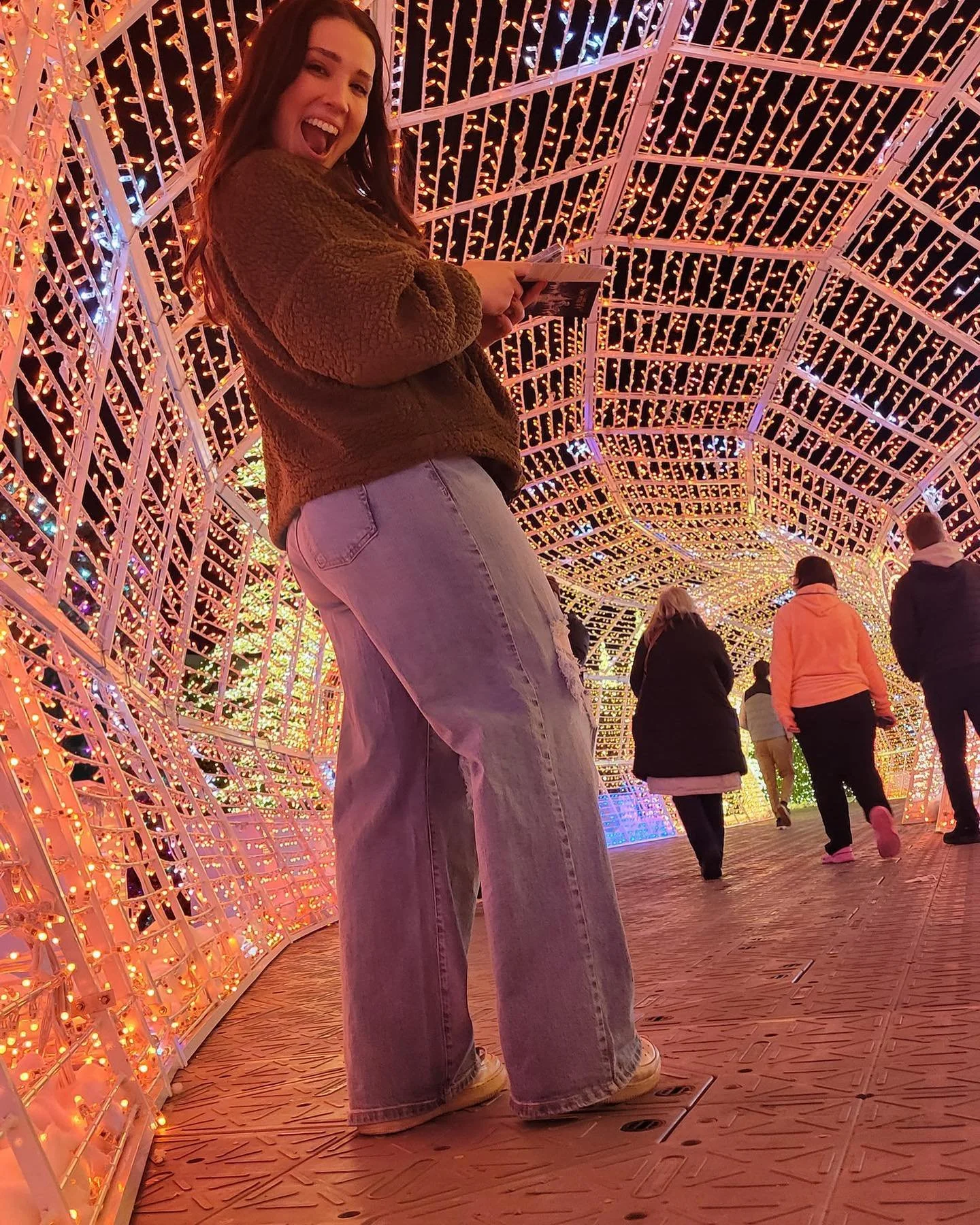 christmas lights w friends AND remembering i don&rsquo;t know how to ice skate all in one night!!! wouldn&rsquo;t trade it 🫶🏻⛸️😮&zwj;💨 

(swipe to see what i mean)