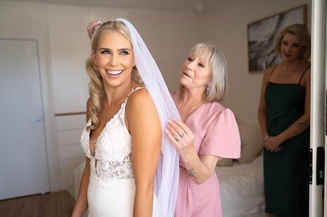 Real bride Kristy wearing @cizzybridalaustralia @cizzy_bridal