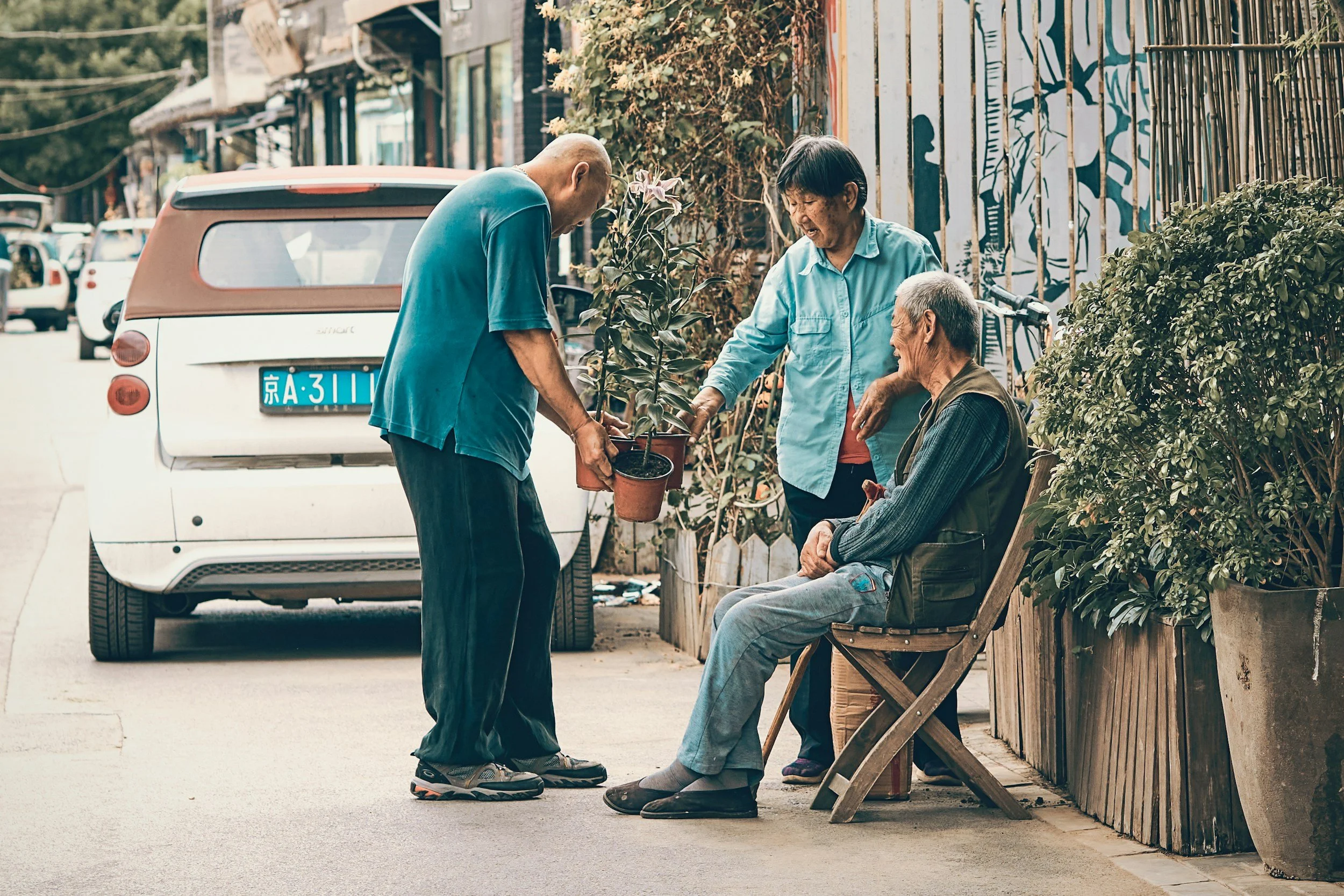 Downsizing and Relocating: A Dad's Guide to Helping Aging Parents and Family Alike In Venice