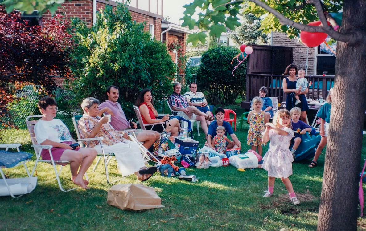 The Backyard Birthday Party Seating Plan That Keeps Parents Comfortable