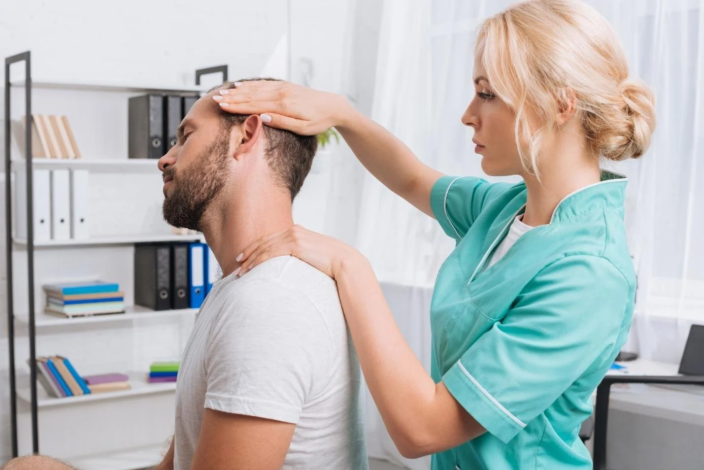 How Pain Management Doctors Help Patients Avoid Surgery?