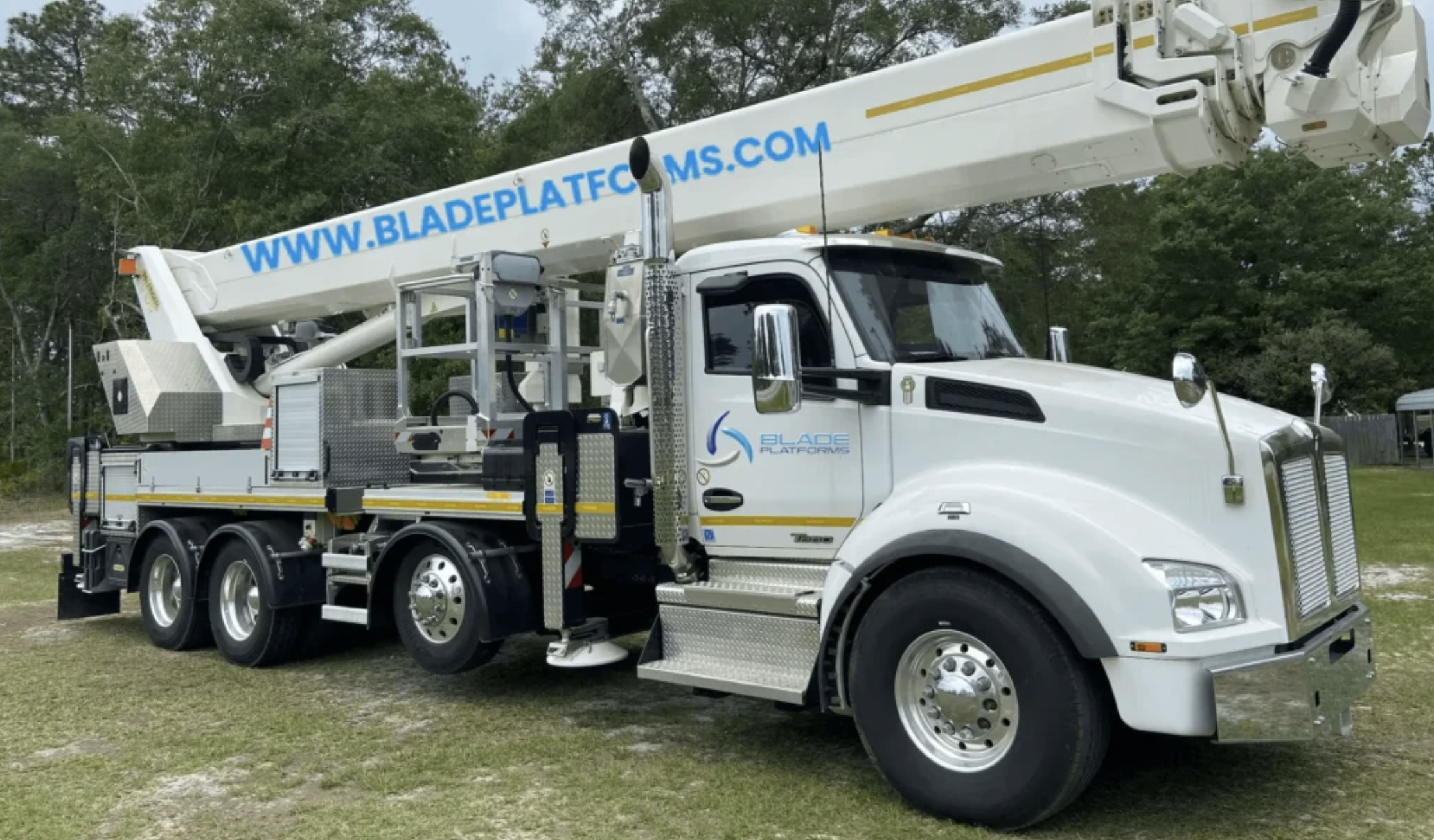 Aerial Platform Truck Basics: What the Machine Does and Who Uses It