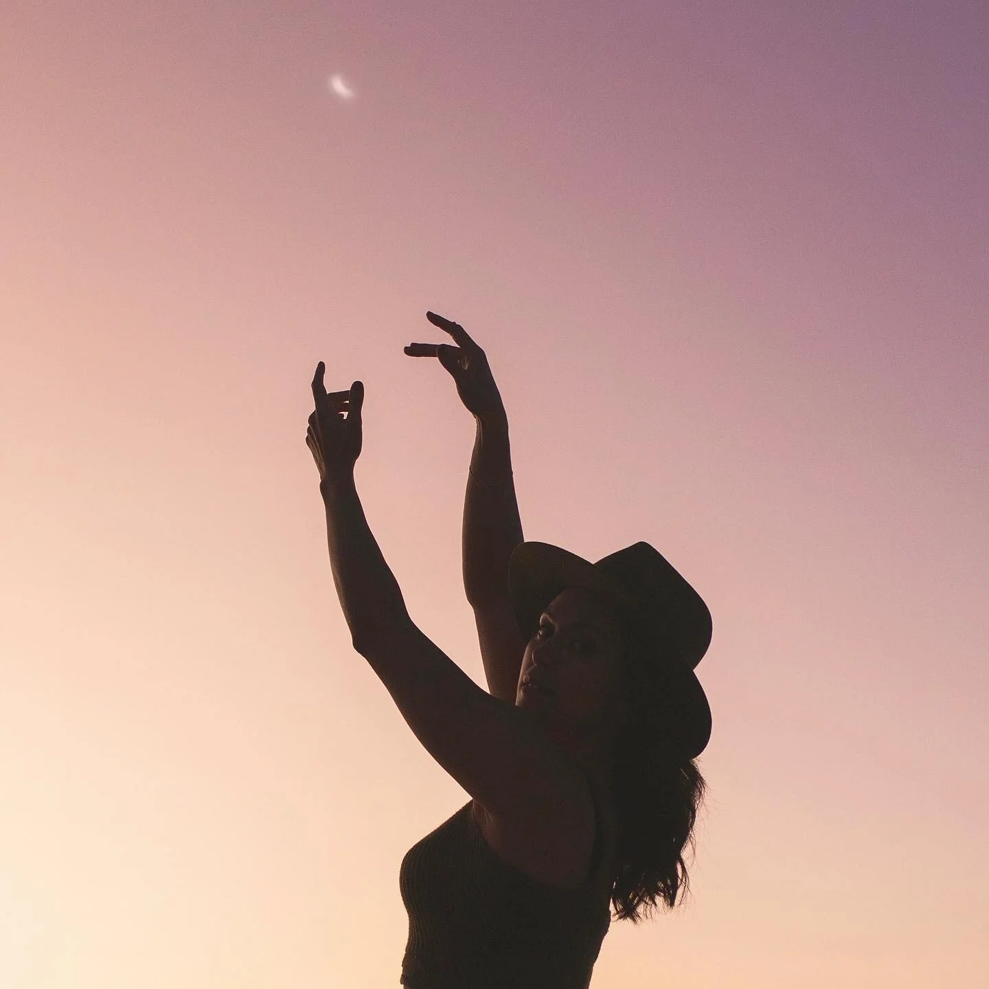 Amber Rae - Anxiety is your friend 🤍

If you&rsquo;ve been feeling overwhelmed by the pressure of anxiety&hellip;swipe and read this 🤍🤍🤍

From the book Wonder over worry.

Keep going my friend 💫

📸 @creatvflow.photography 

#anxiety #mentalheal