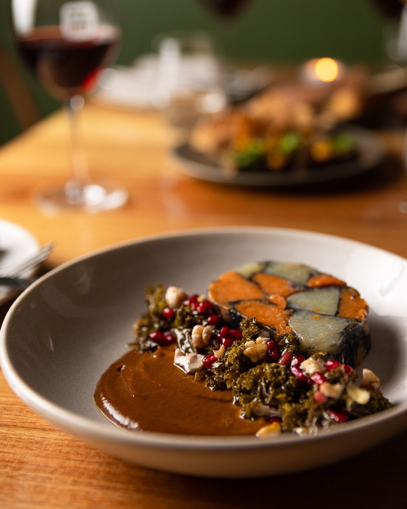 The Sweet Potato Mosaic, a fresh take on a Sergio Classic. 

Serge's latest instalment of Edible art comes in the form of sweet potato, a black walnut-chipotle sauce and a kale-pomegranate salsa 🥬

The chipotle dances delicately, warming gradually a