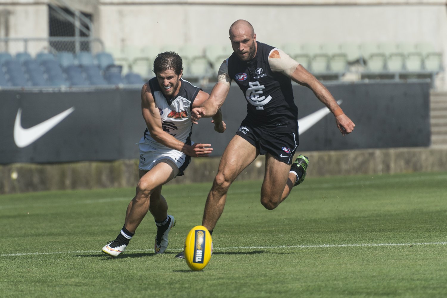 northern blues carlton vfl chris judd marc murphy football melbourne sport photographer