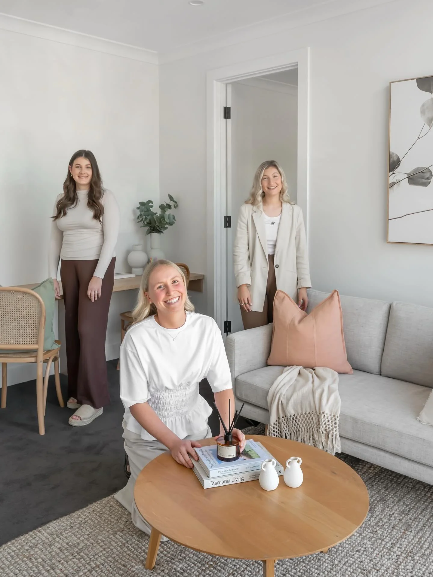 Meet our team 🌸
MEGAN, AIRLEE &amp; LANA - Our property stylists
You&rsquo;ll see them in our properties, from quoting right through to selections &amp; stylings 💪🏼🤍