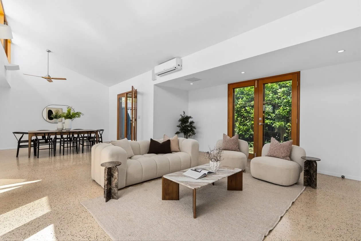 Offft 🥵 
A smoking hot styling for @bonnie_whyte_real_estate 
15 Katherine st Fullarton ❤️&zwj;🔥❤️&zwj;🔥