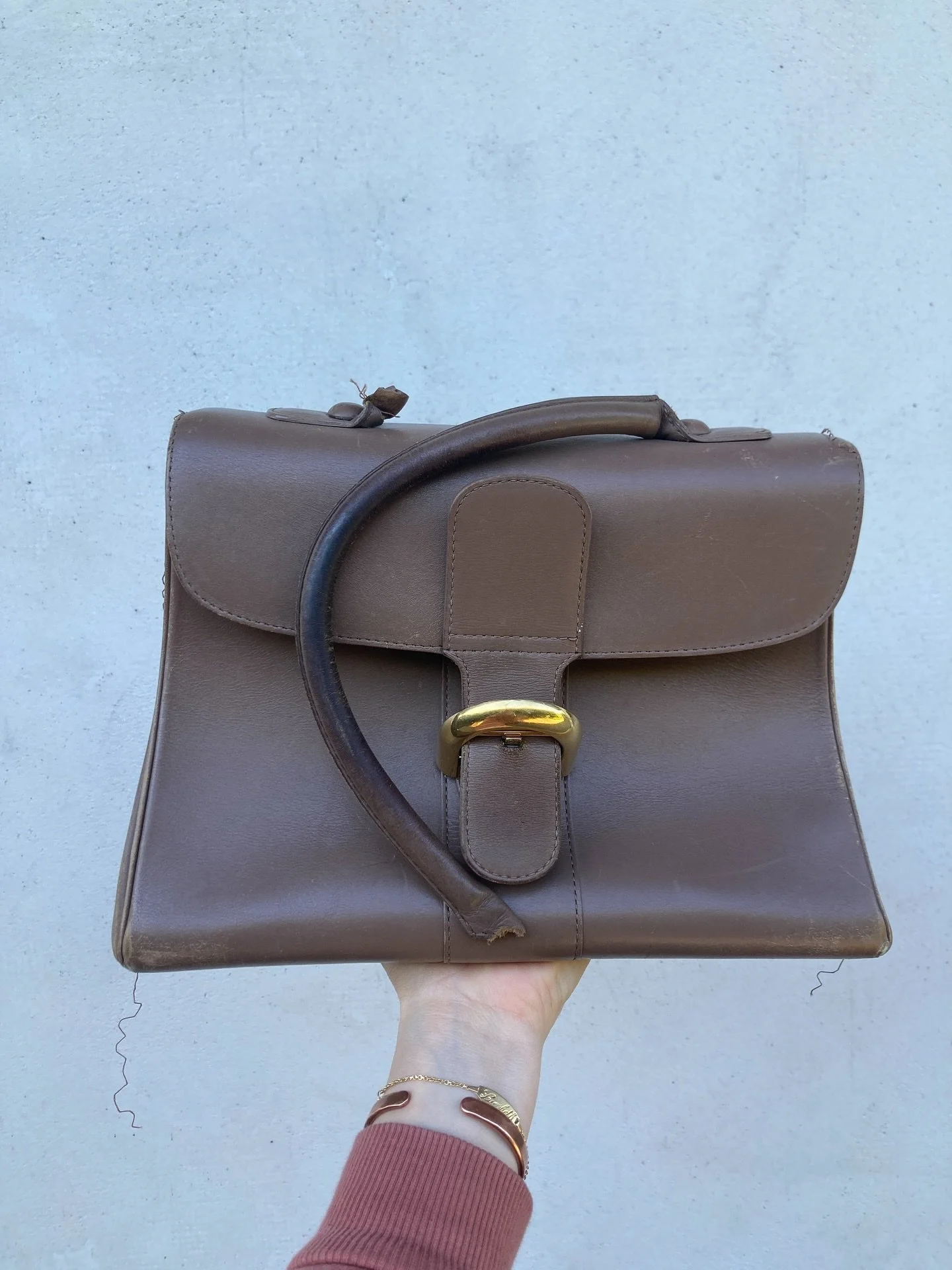 Voor
Tijdens
Na 

Combinatie van hand- en machinenaaien 

@delvaux Brillant
Leder voor het nieuwe handvat uit mijn eigen collectie @zlq.be