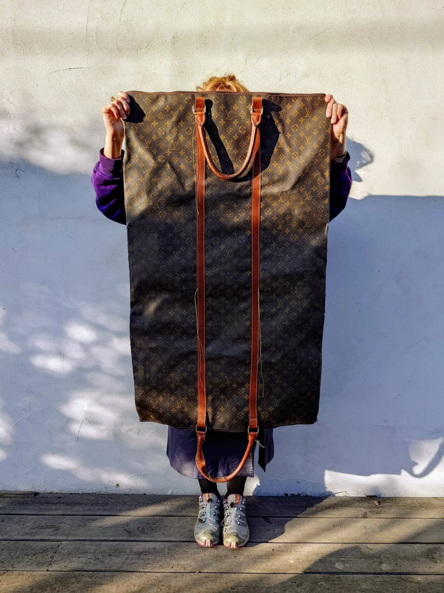 Het jaar zit erop en wat een jaar was het :) 

200 orders mochten passeren in mijn atelier &mdash; van constructieherstellingen aan designerhandtassen tot gezellige workshops.

Herstellen is duurzaamheid in de praktijk. Elke tas die ik een tweede lev