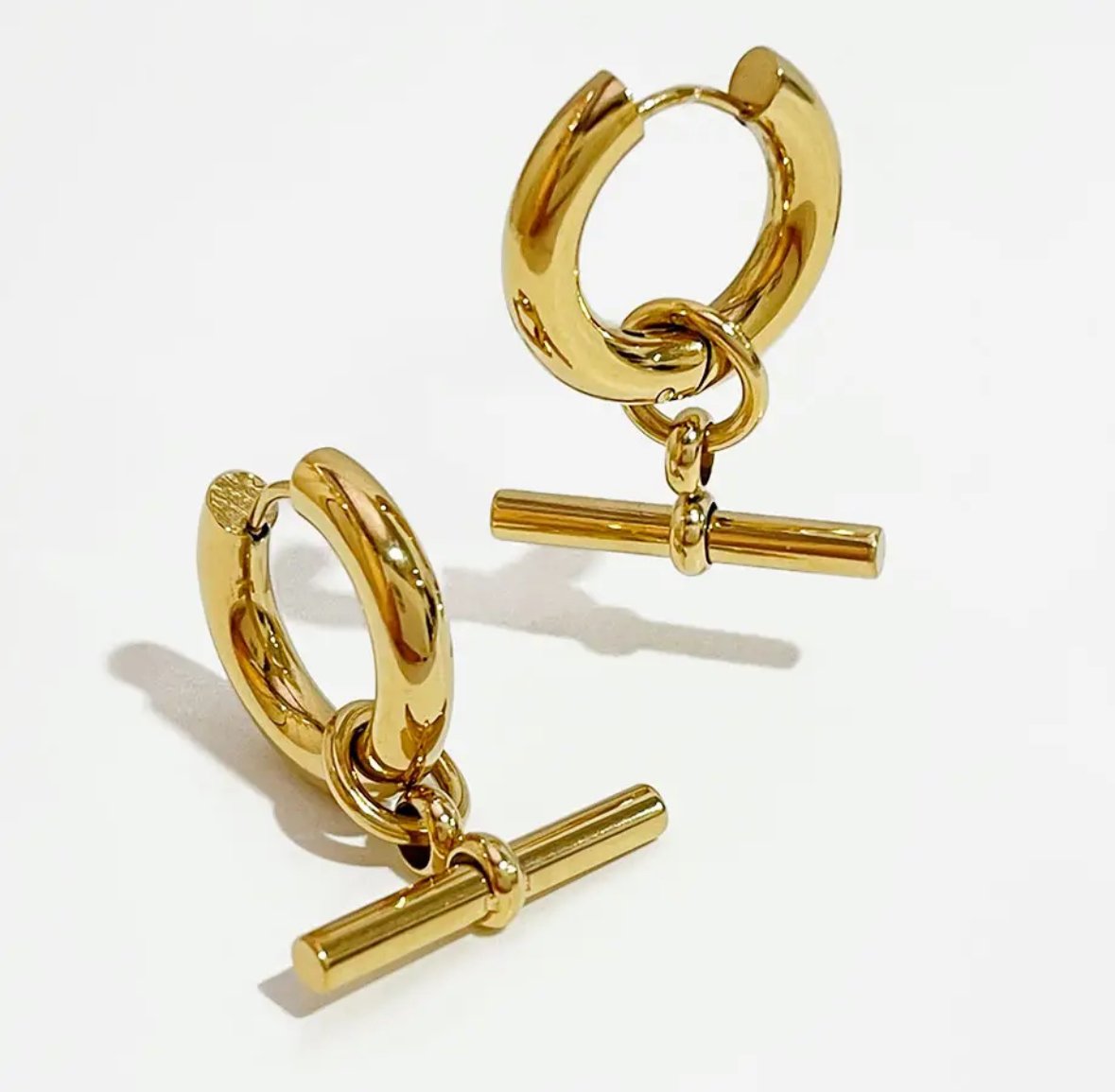 Distinctive 22mm charm feature