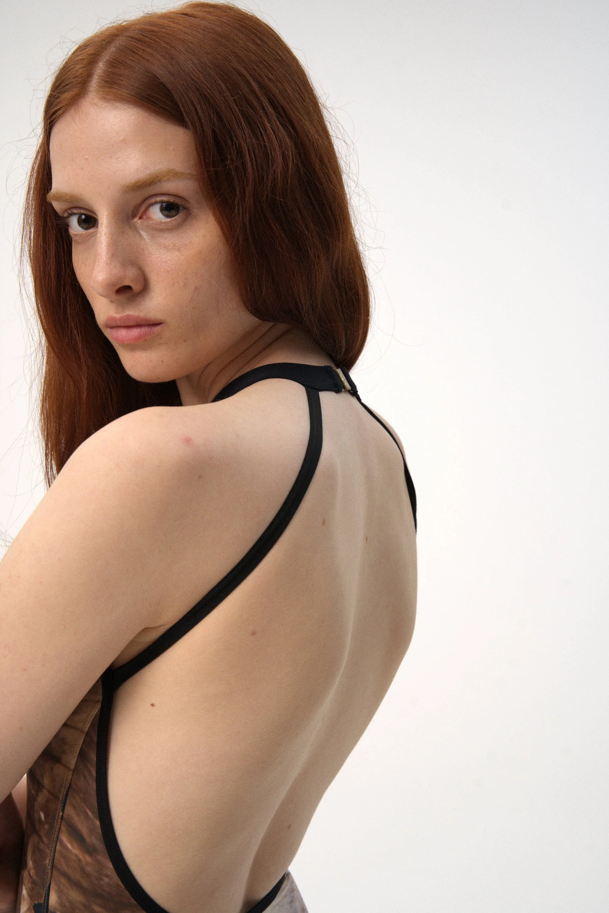 maldire-caligo-halter-01.jpg