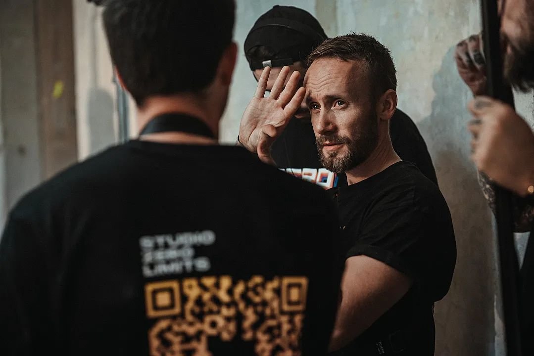Jeden z dal&scaron;&iacute;ch životn&iacute;ch miln&iacute;ků. 🔥🎬 Už jako mal&yacute; kluk jsem měl bl&iacute;zko ke kreativitě a přitahovalo mě v&scaron;e, co bylo odli&scaron;n&eacute;. Byl jsem přehnaně senzitivn&iacute; a vn&iacute;mav&yacute;,