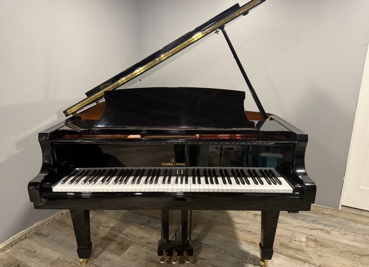 Young Chang Y-157 Baby Grand Piano (2014) – Elegant, Compact Grand with Dampp-Chaser System