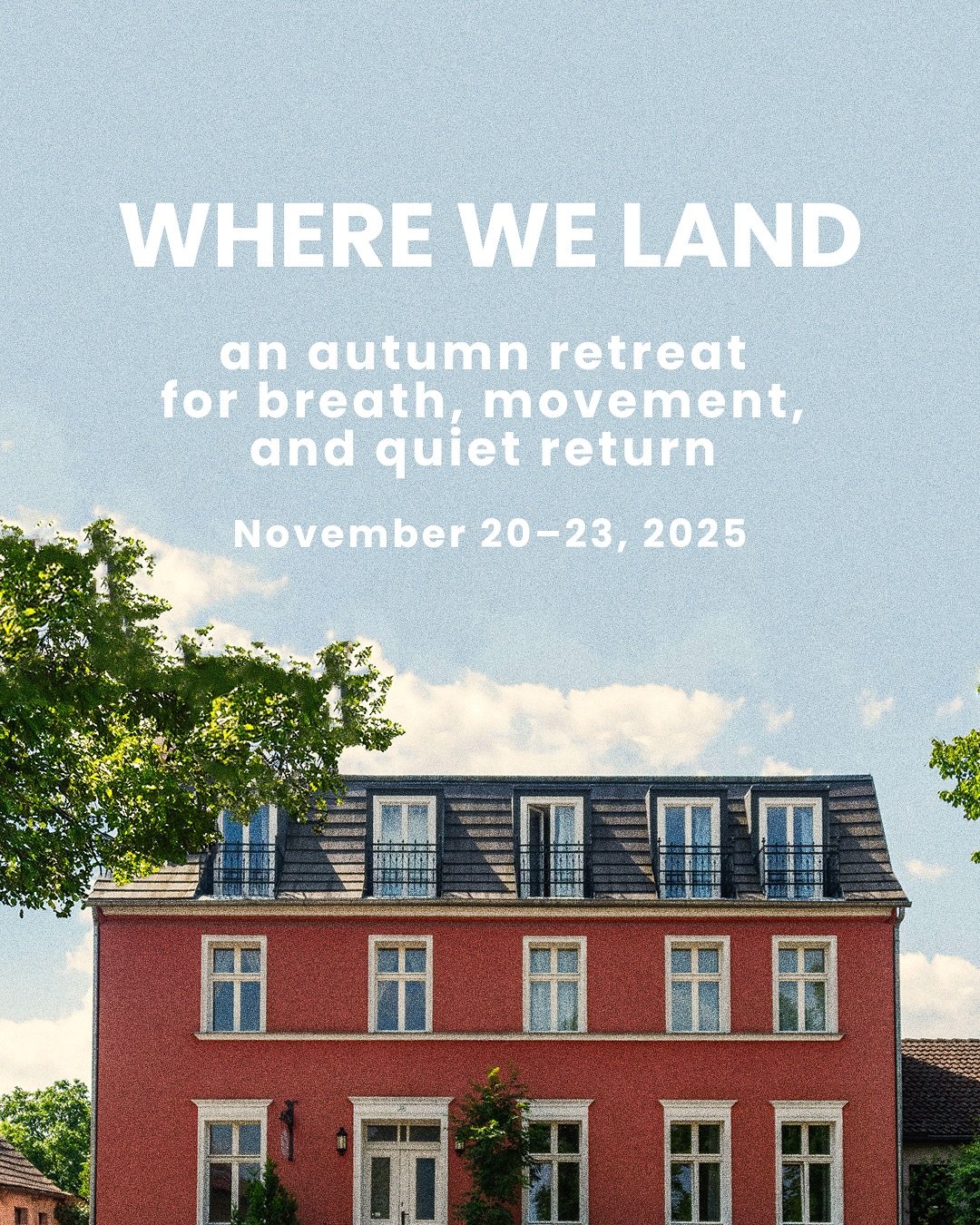 Let us reveal the sweet location for the upcoming retreat:
Haven Havelland is a true gem. 💎 
A place for co-creation and quiet landing.
The main house has been carefully renovated with intention and love. The yoga room, once a 1920s dance hall, is n
