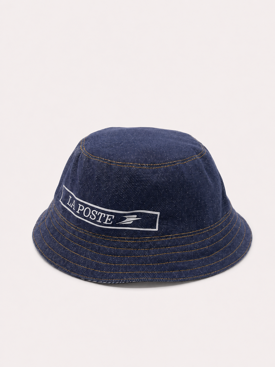Bob en denim pour La Poste