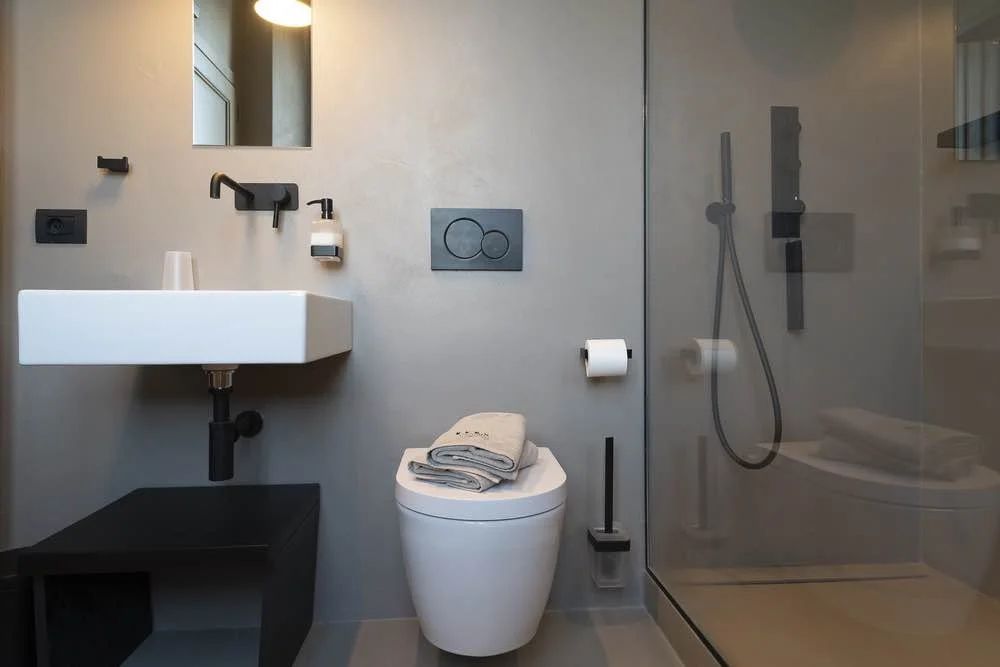bathroom1.jpg