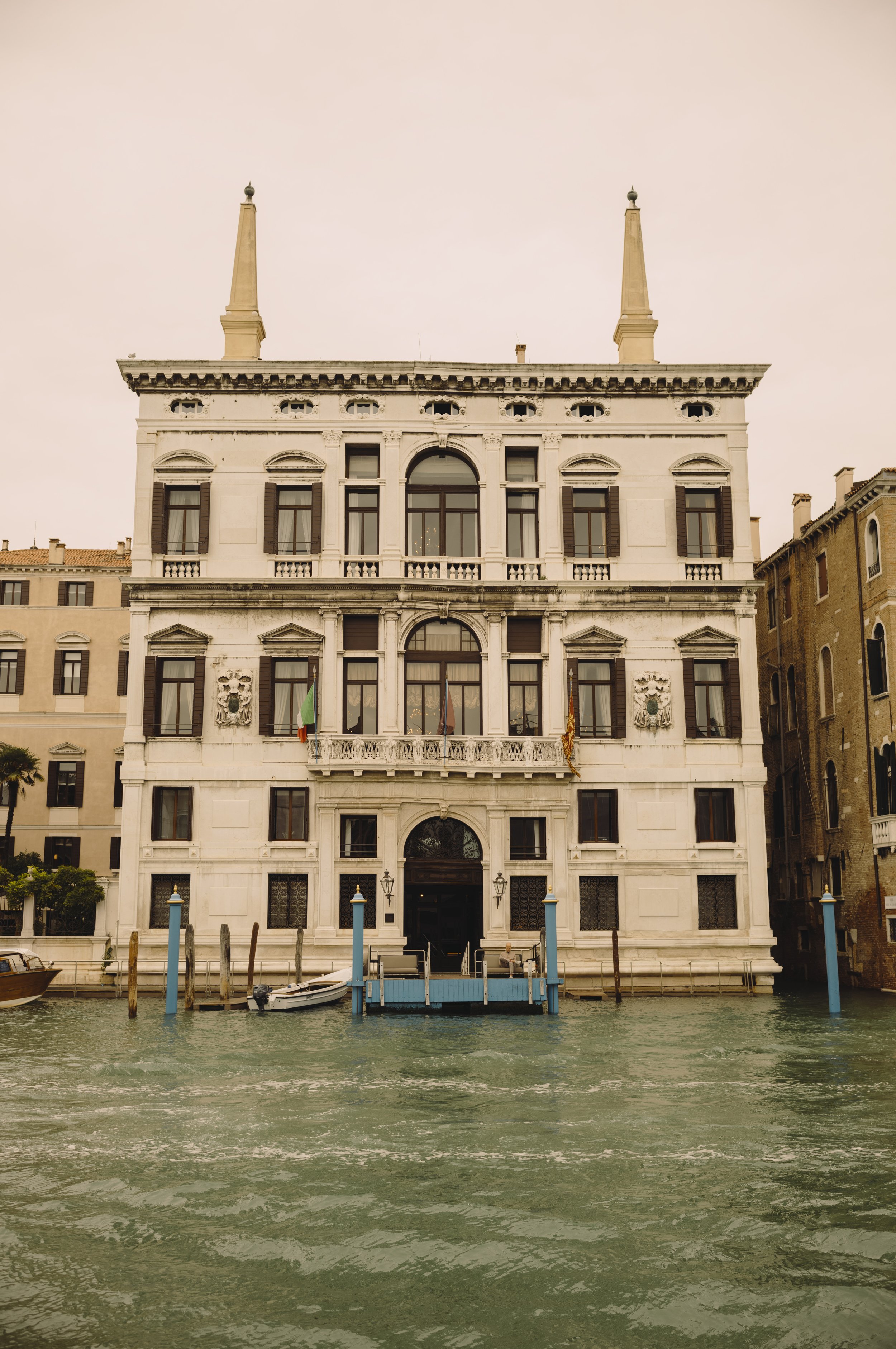L1009569a-2.jpg
