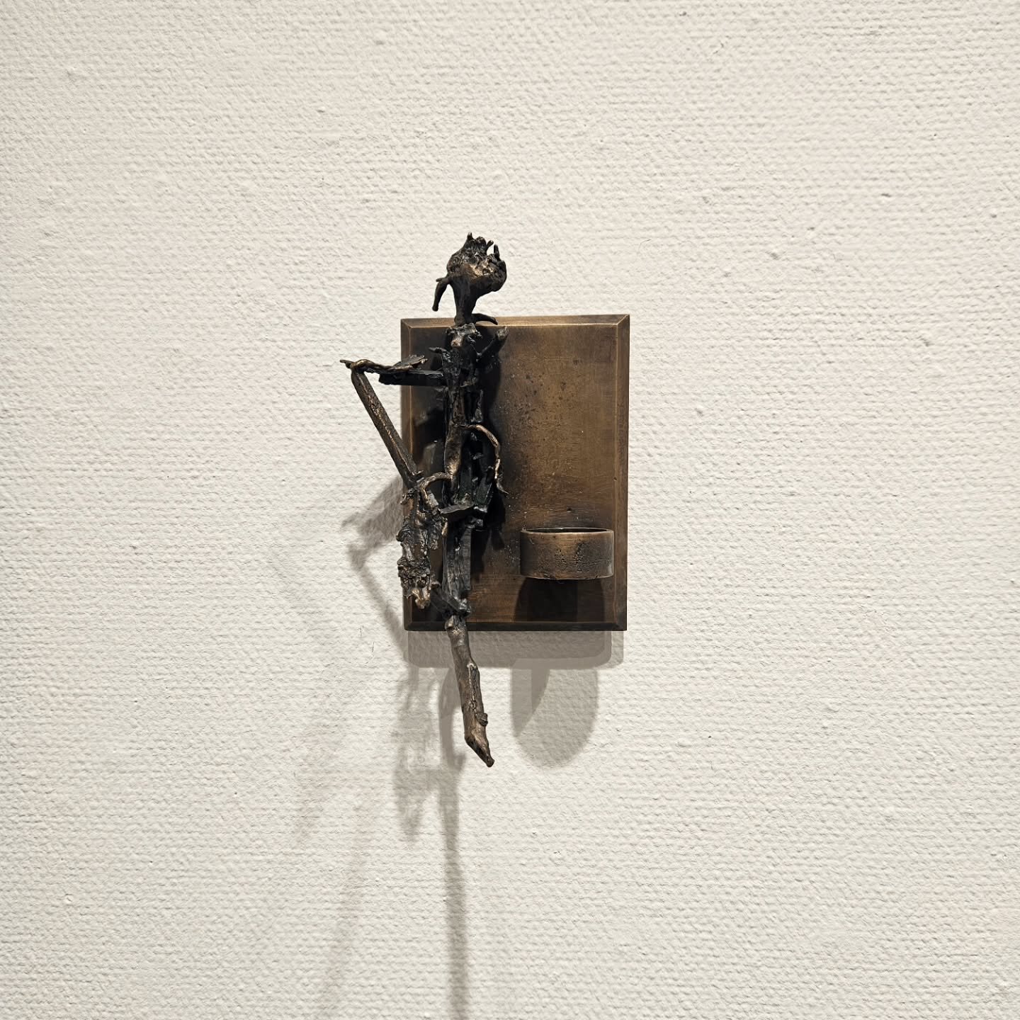 Utst&auml;llning - Mats Wikstr&ouml;m - "Varde ljus"

29 november&ndash;21 december, 2025.

Enligt F&ouml;rsta Moseboken sade Gud: Varde ljus, och det vart ljus.
Mats s&auml;ger detsamma men att man d&aring; m&aring;ste t&auml;nda de levand