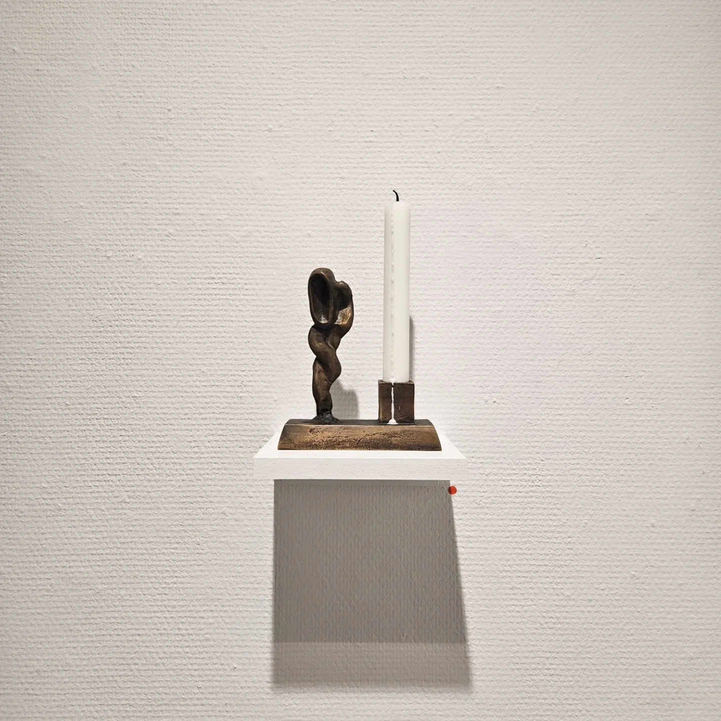 Utst&auml;llning - Mats Wikstr&ouml;m - "Varde ljus"

29 november&ndash;21 december, 2025.

Enligt F&ouml;rsta Moseboken sade Gud: Varde ljus, och det vart ljus.
Mats s&auml;ger detsamma men att man d&aring; m&aring;ste t&auml;nda de levand