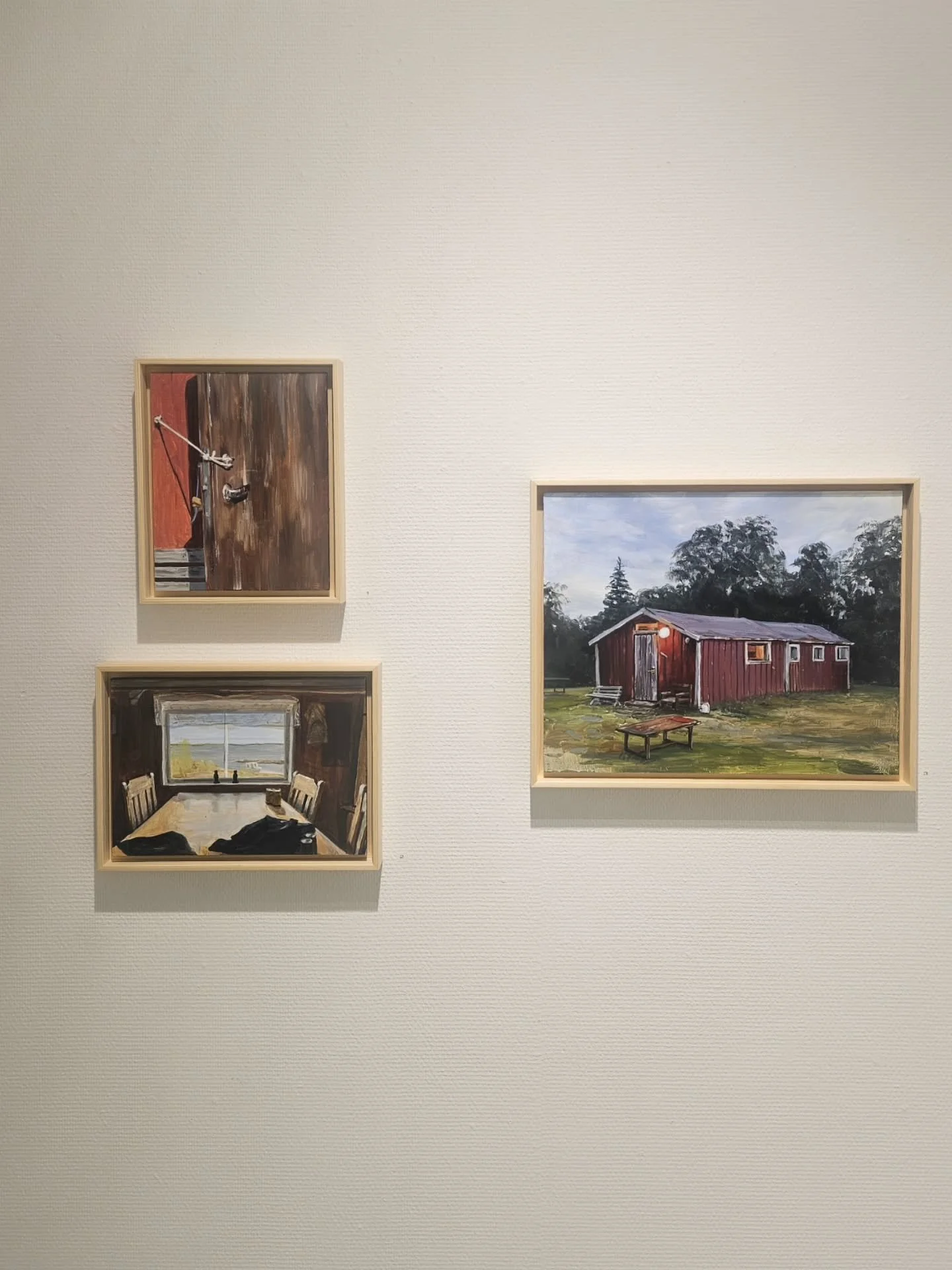 Utst&auml;llning &ndash; HUSET

7 februari&ndash;3 mars, 2026.

LUDVIG ADERLUND SJ&Ouml;DIN, LEIF &Aring; LARSSON, PIA SCHMALTZ, Anneli Furmark, Urban Wikberg, Johannes Andersson.

Verk:
LUDVIG ADERLUND SJ&Ouml;DIN
Kalven I, II, III, olja p&aring; md