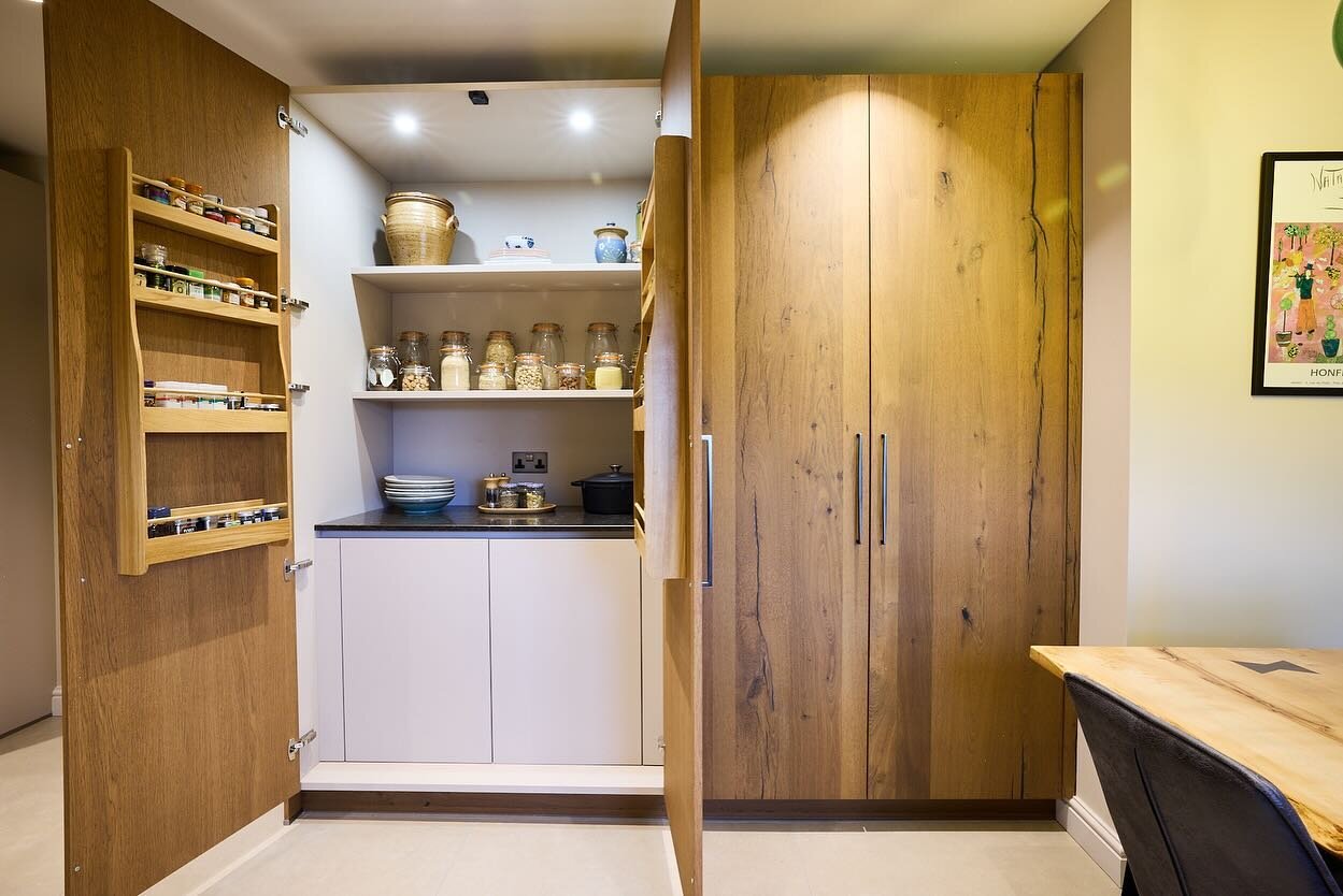 Introducing a kitchen where every detail is crafted for luxury and comfort 🌿 

HKI worked alongside @arcadekitchens for this kitchen renovation, choosing to elevate the space with a sophisticated cashmere finish and rich wood veneer. 

The integrate