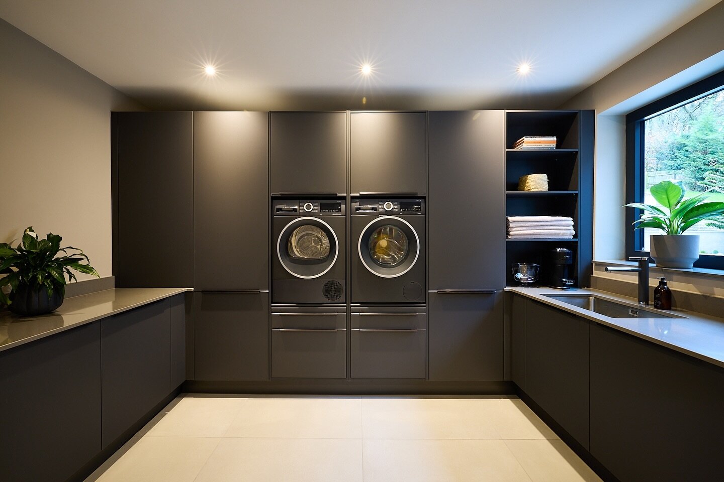 Efficiency meets elegance in HKI&rsquo;s latest utility room design. 

With a minimalist approach, HKI, along with @arcadekitchens, have created a space that&rsquo;s as stylish as it is practical. 

Dark hues contrast with soft lighting for a modern 