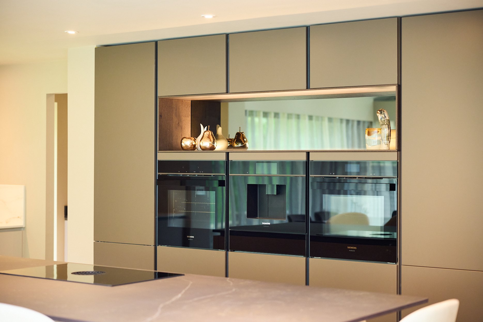 Ovens, microwave oven and coffee machine.