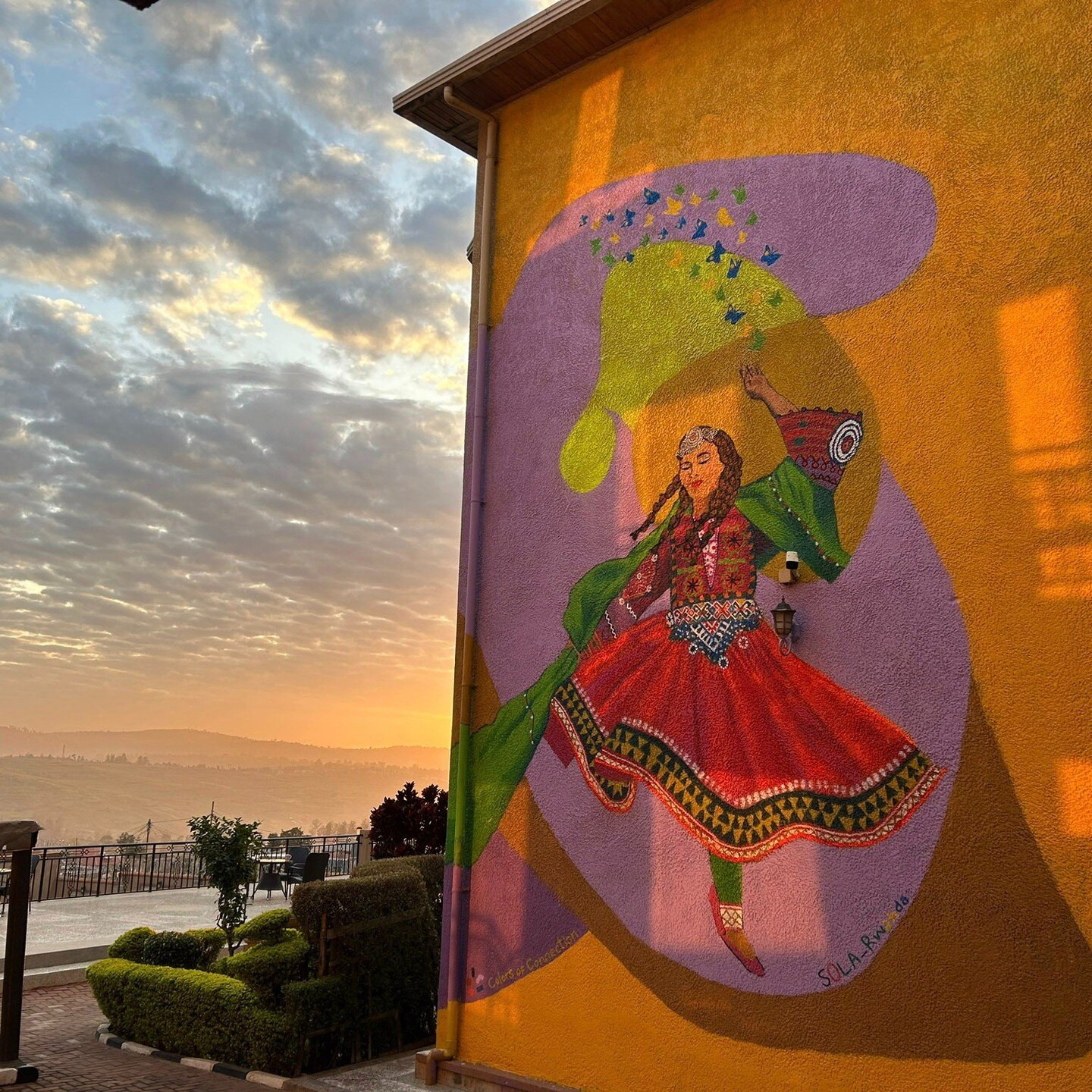 Sunrise 🌞 and sunset bring out different colors in this mural created with Afghan students @sola.afghanistan 

The Attan dance was chosen for the subject of the mural because it is the national dance of Afghanistan that girl participants know well a