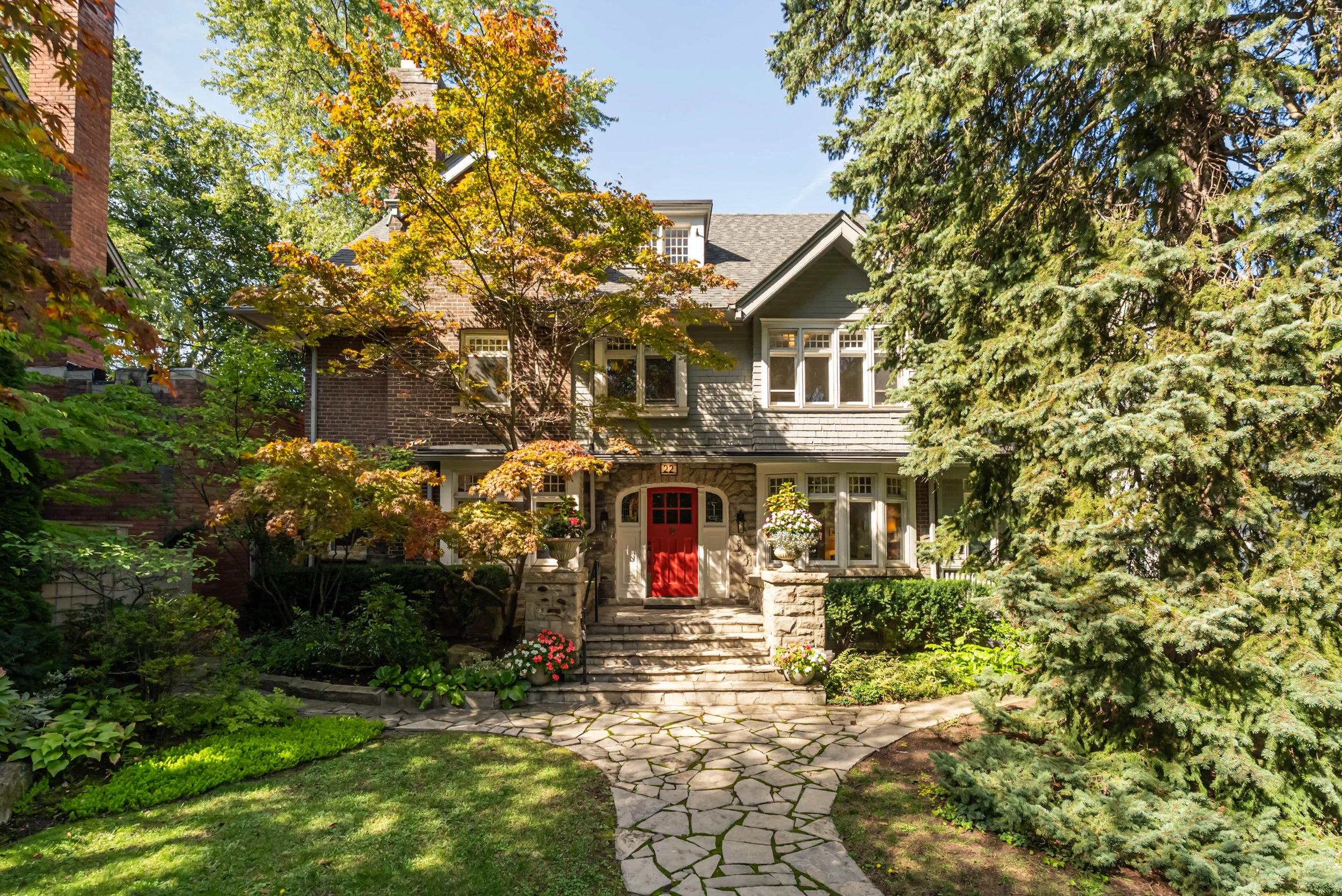 Rosedale Neighbourhood Guide by Paul and Christian Associates
