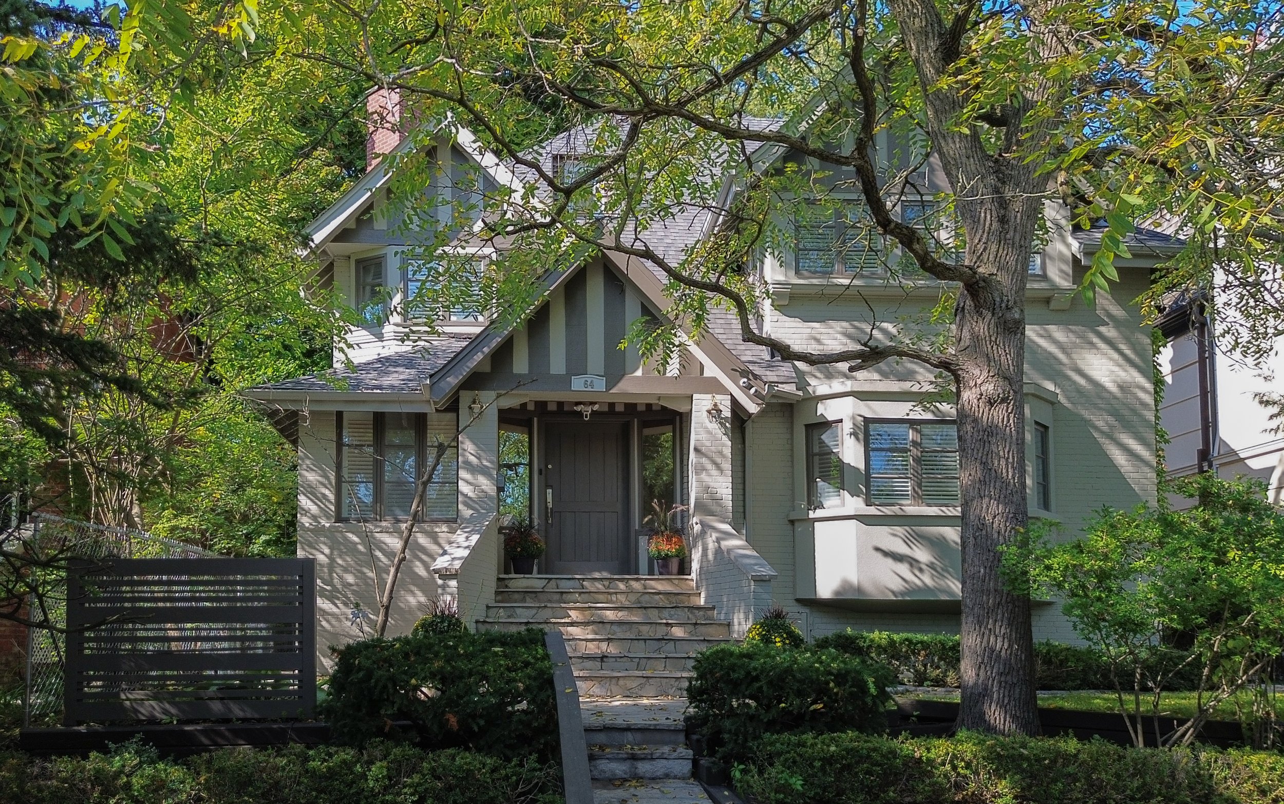 Summerhill Neighbourhood Guide by Paul and Christian Associates