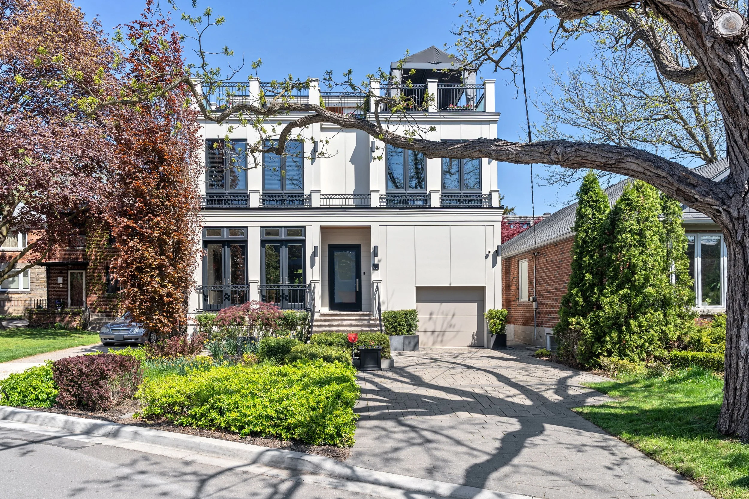 White exterior of a Casa Loma home from the curbside perspective