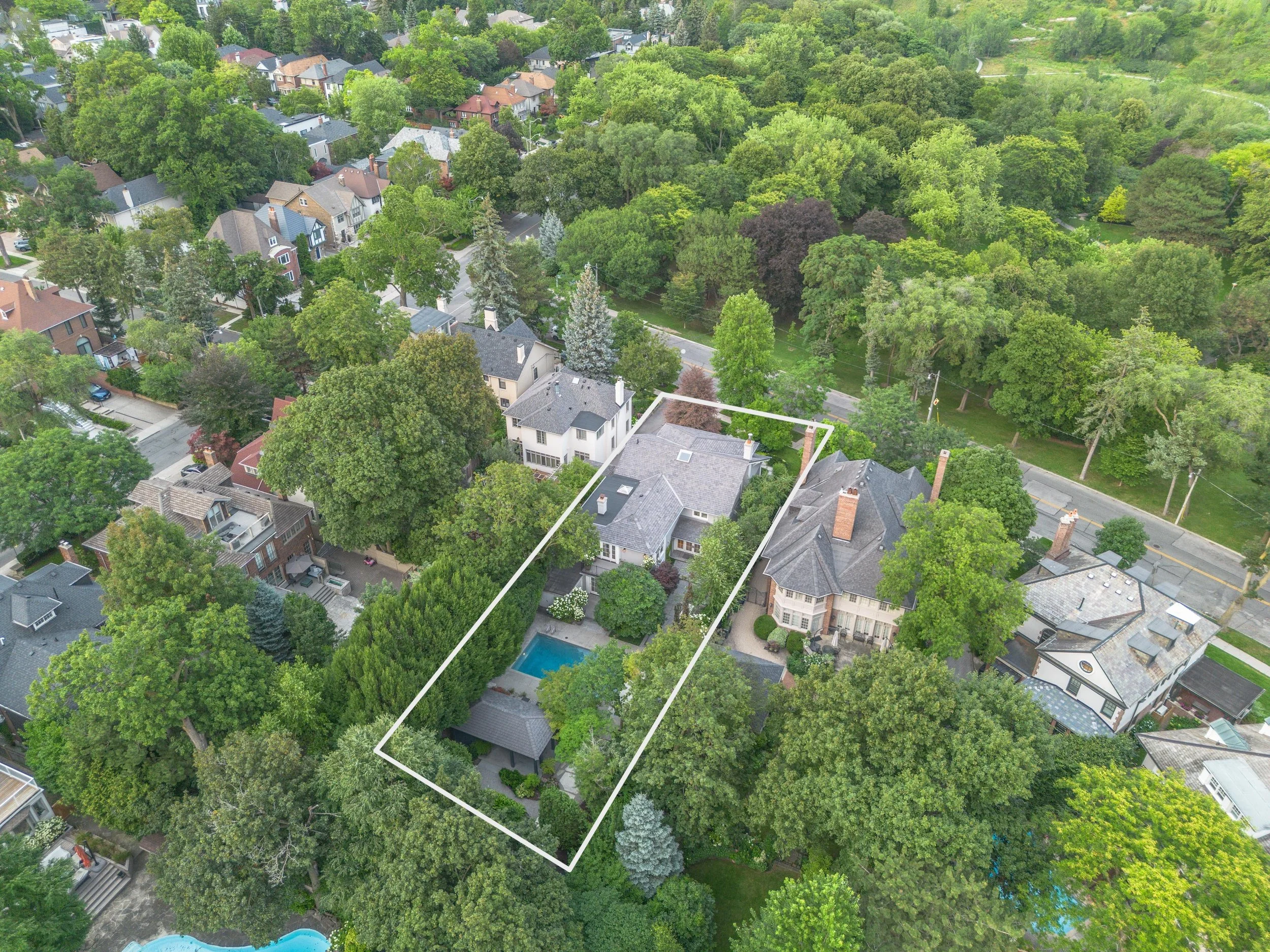 266 Douglas Dr_ext_HR -24 Marked up.jpg
