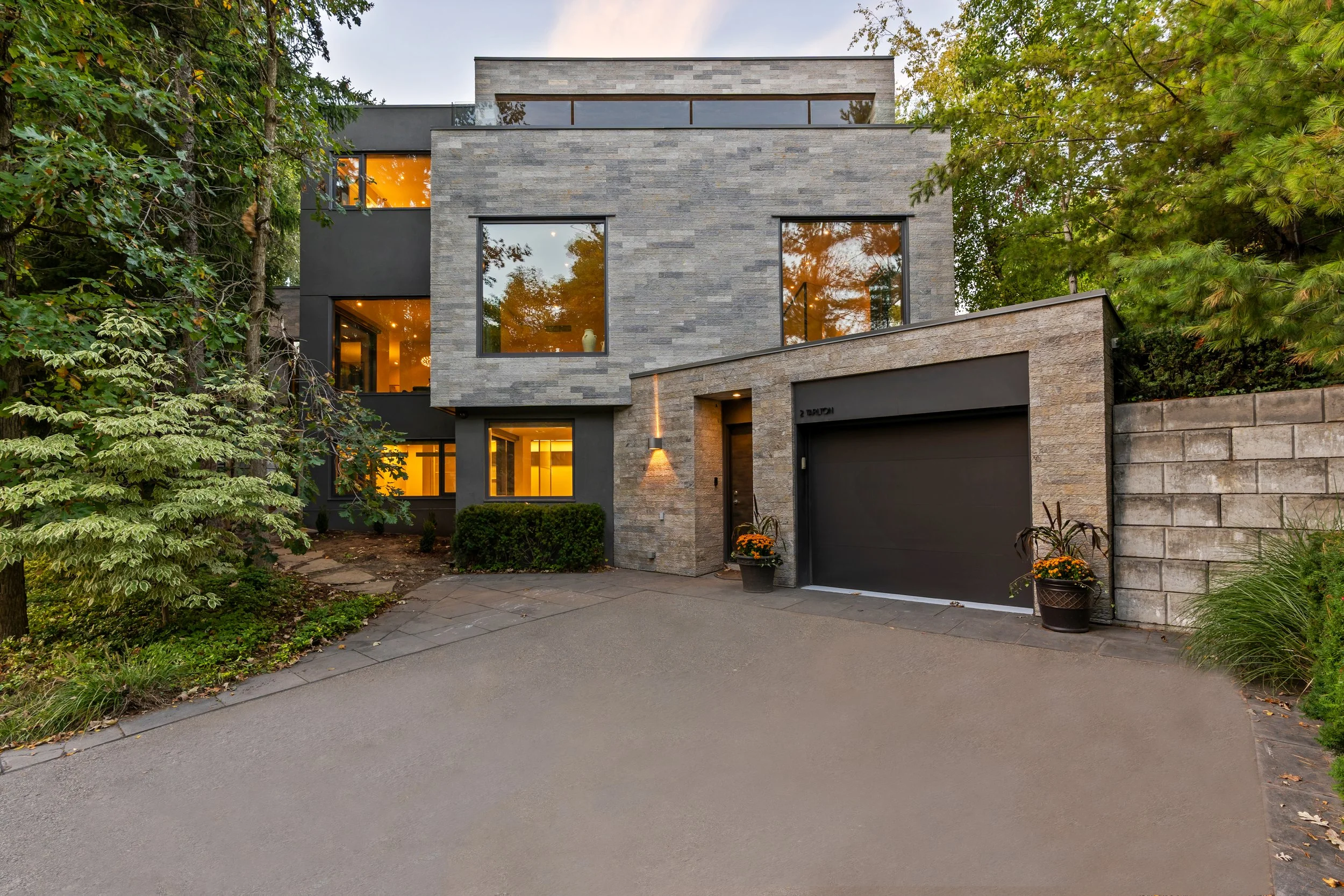 Chaplin Estates Neighbourhood Guide by Paul and Christian Associates