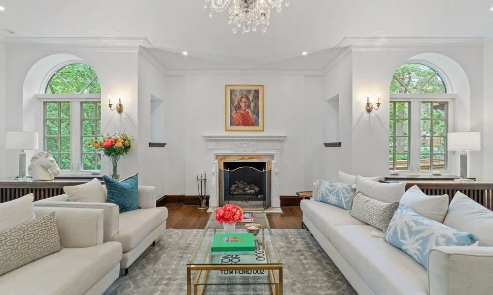 Luxury white living room in Casa Loma