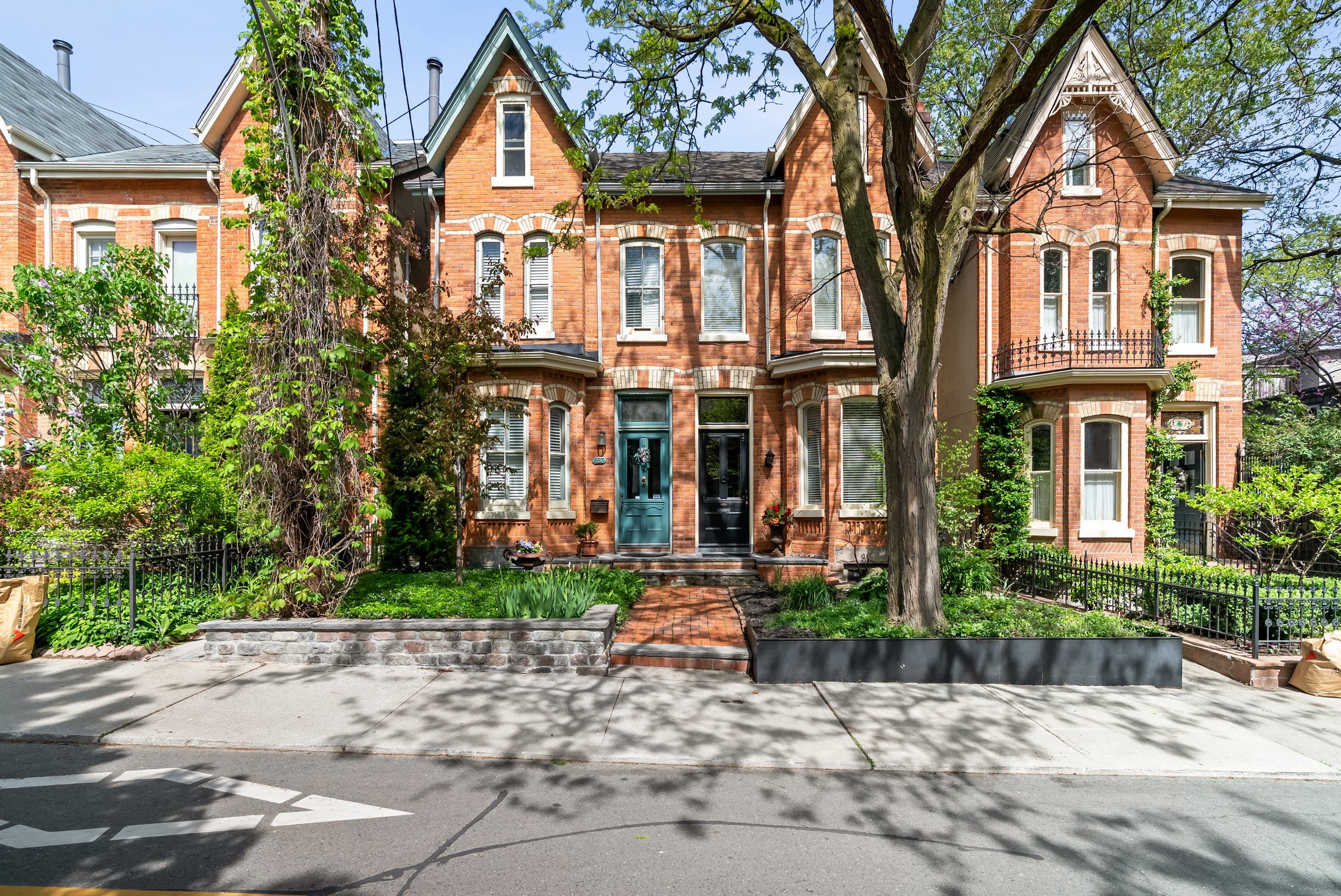 Cabbagetown Neighbourhood Guide by Paul and Christian Associates