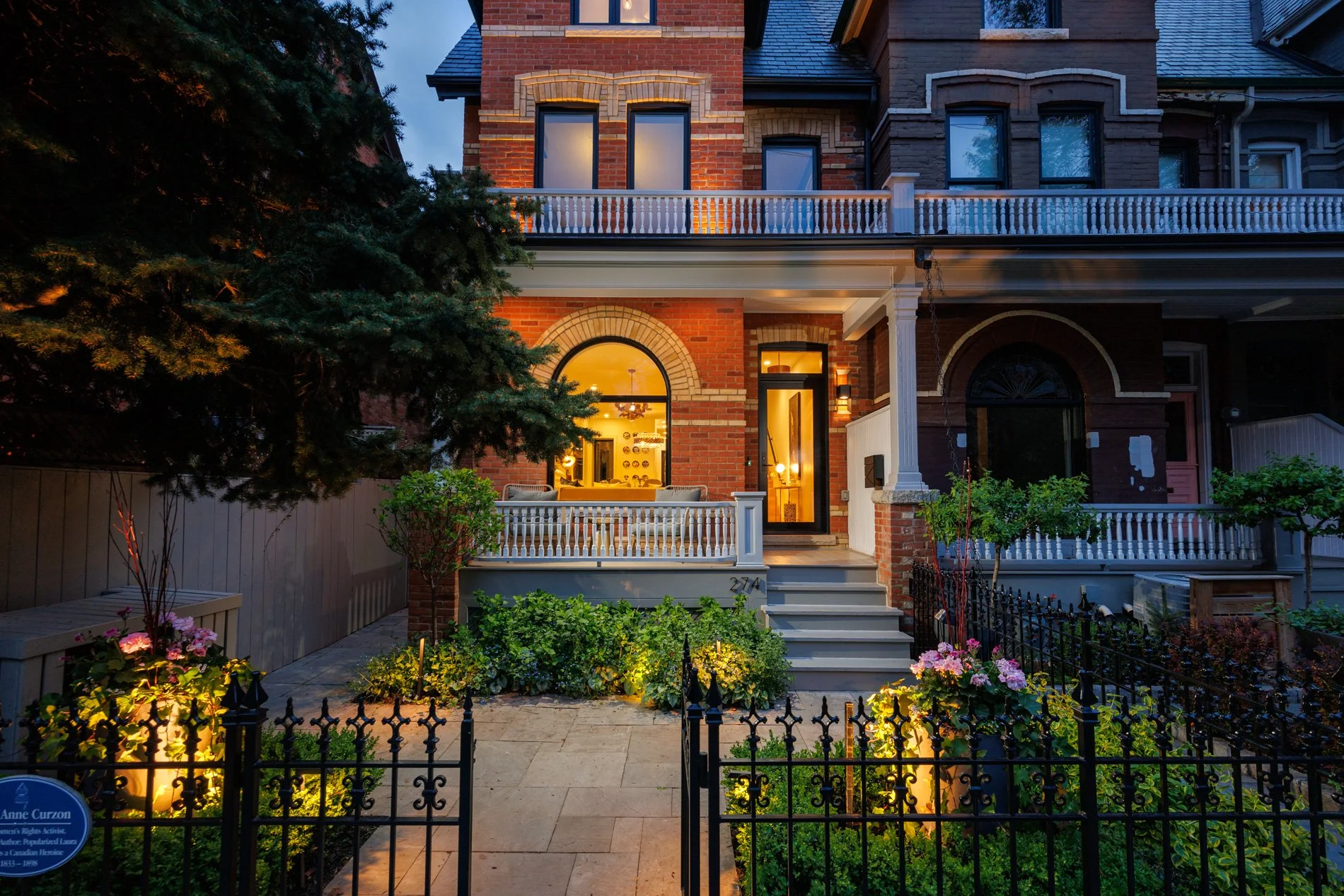 274 Carlton St - MLS-2.jpg