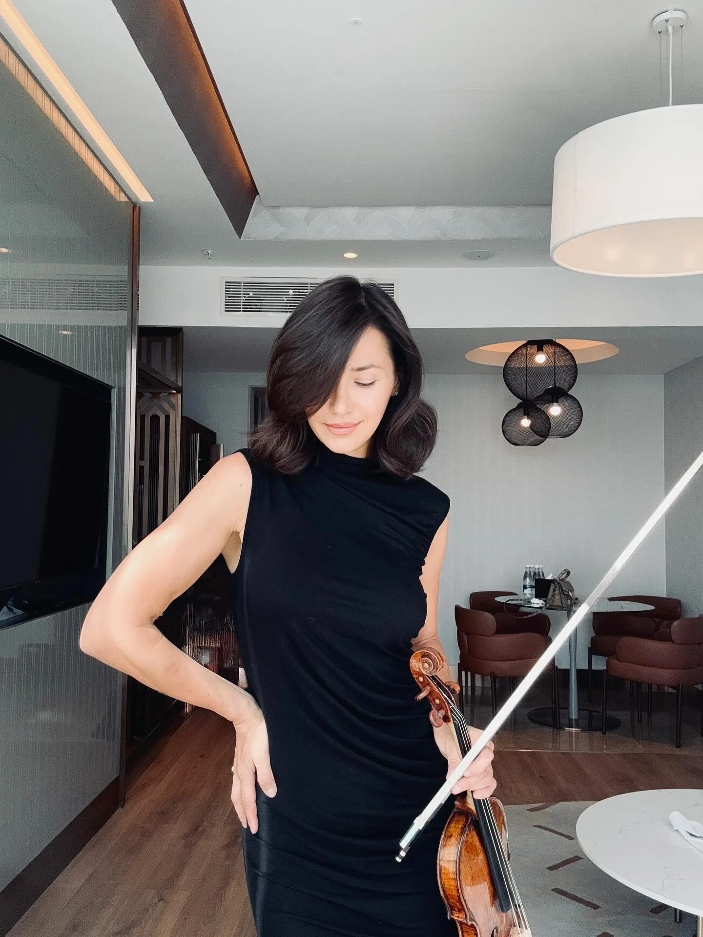 Hotel room practice, stylish and cosy with @marcellanyc 🫶🎻

This is a brand I appreciate and love to represent. Timeless designs and beautiful high quality fabrics are easy to wear for any occasion. 

Use my code at the check out for a 10% discount