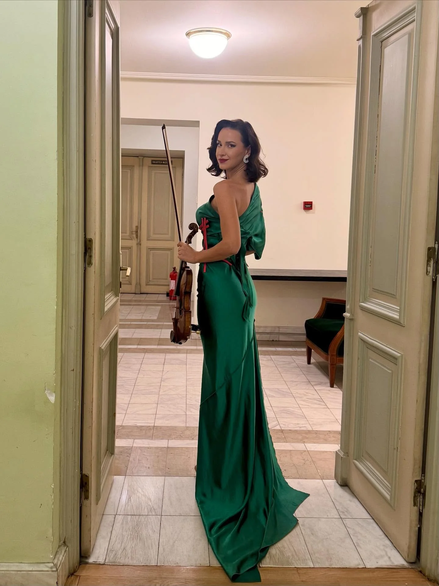 Thank you Bucharest for a beautiful evening yesterday at the Ateneum ❤️ 

Și Bravo Moldova! 🇲🇩 

Dress by @valentinavidrascu